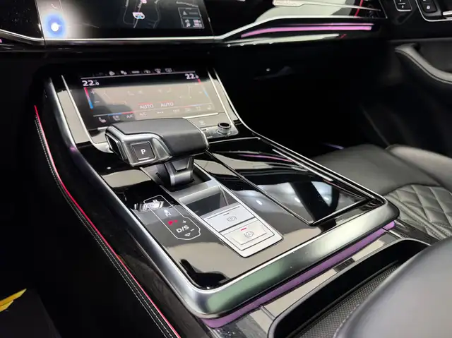 Audi Q7 view 28