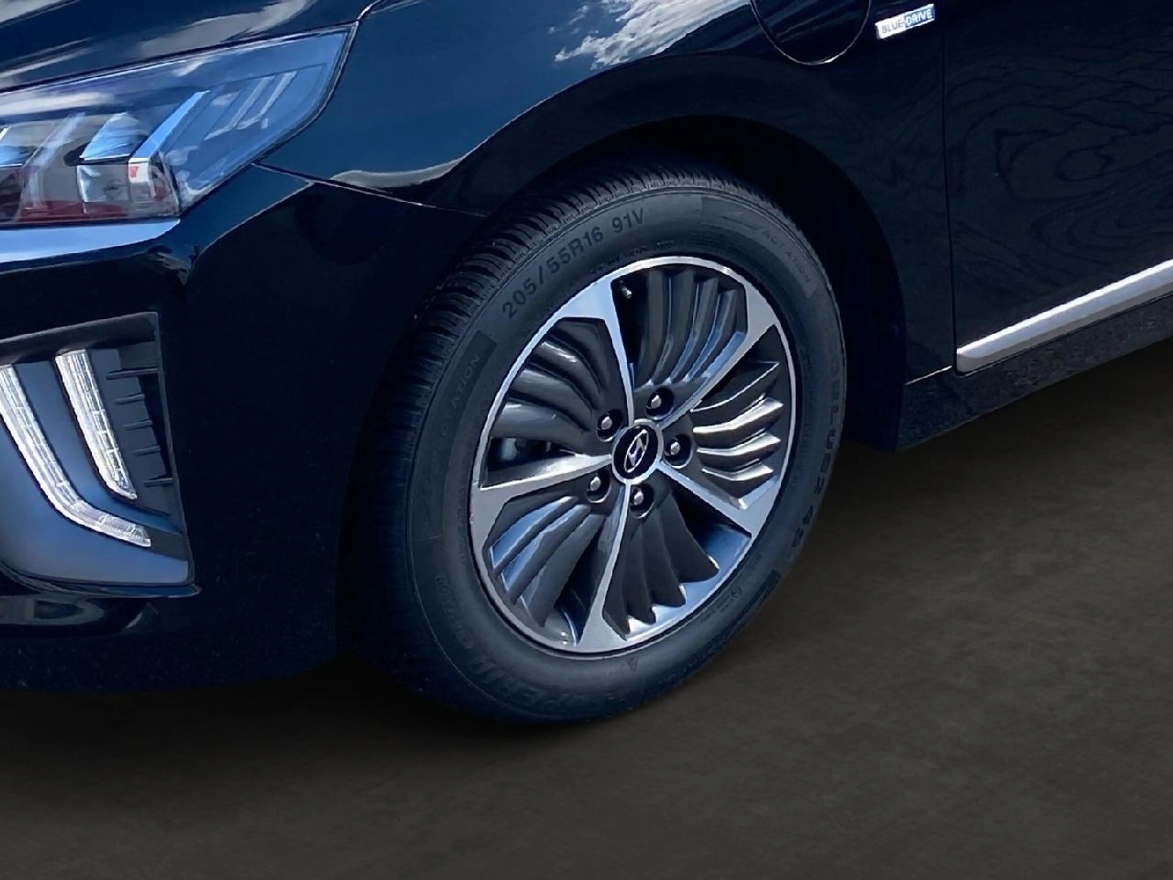 Hyundai IONIQ Style Plug-In Hybrid — photo 6