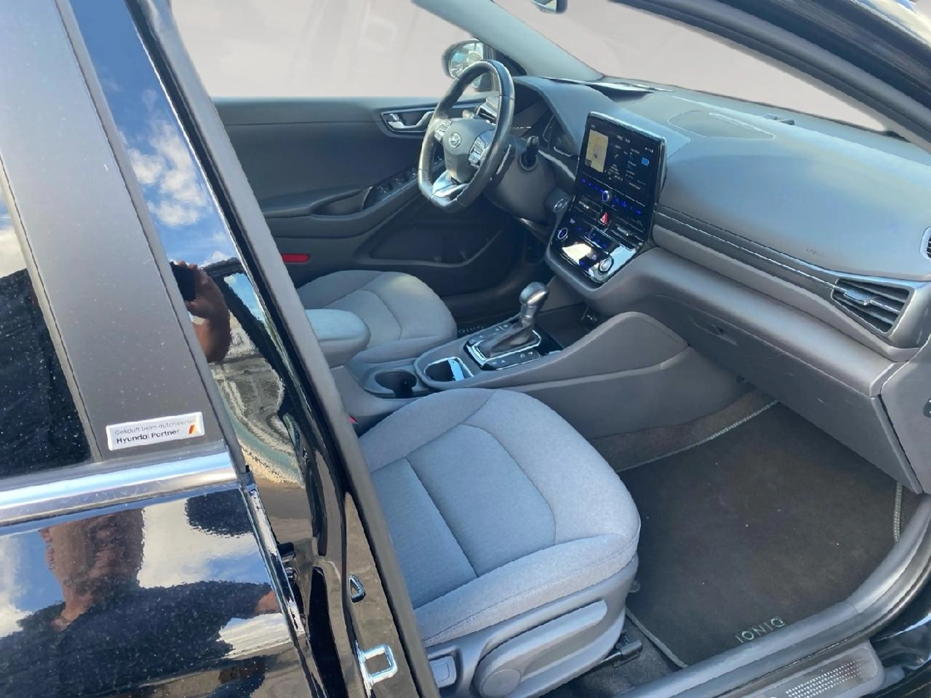 Hyundai IONIQ Style Plug-In Hybrid — photo 13