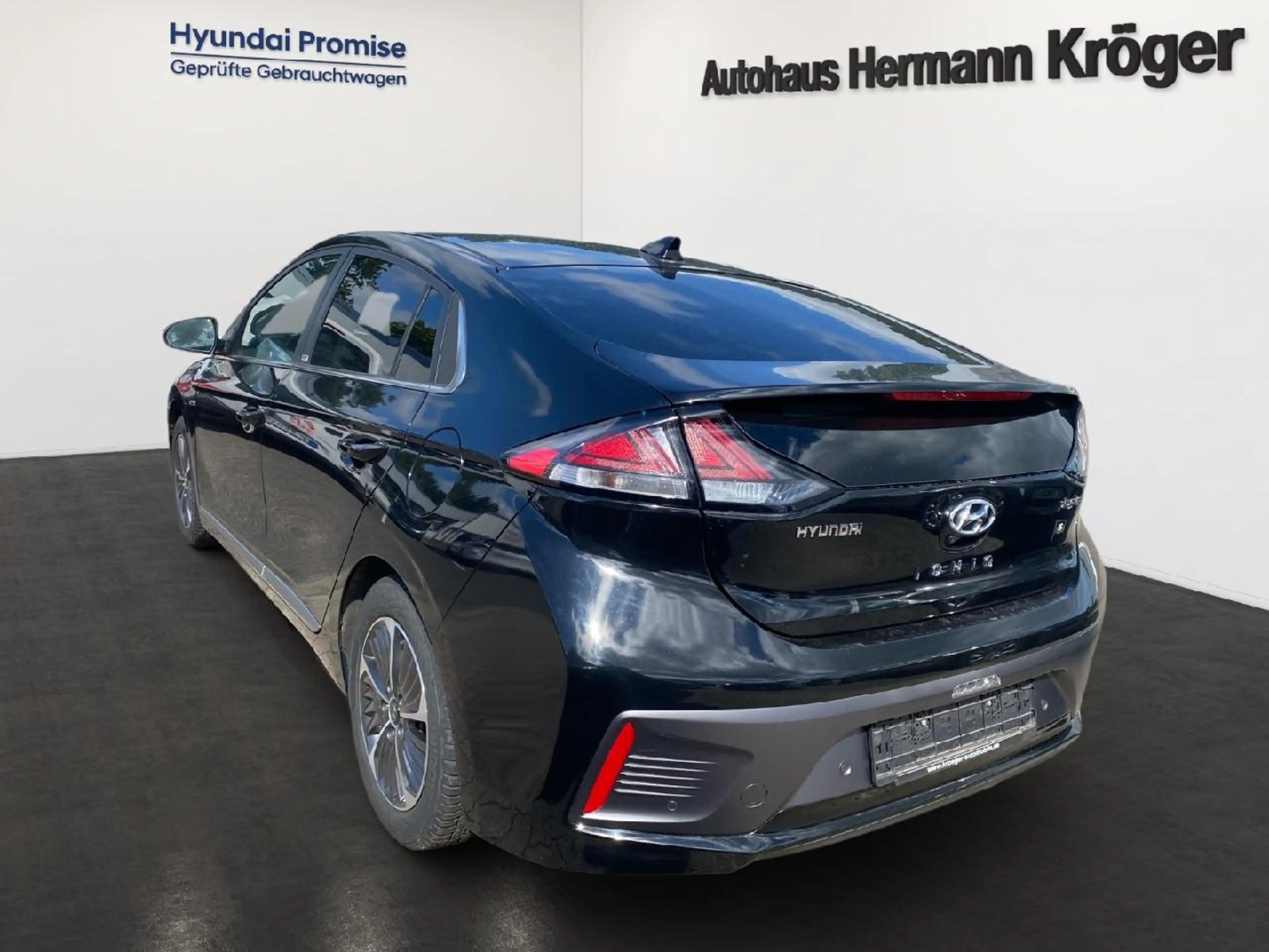 Hyundai IONIQ Style Plug-In Hybrid — photo 4