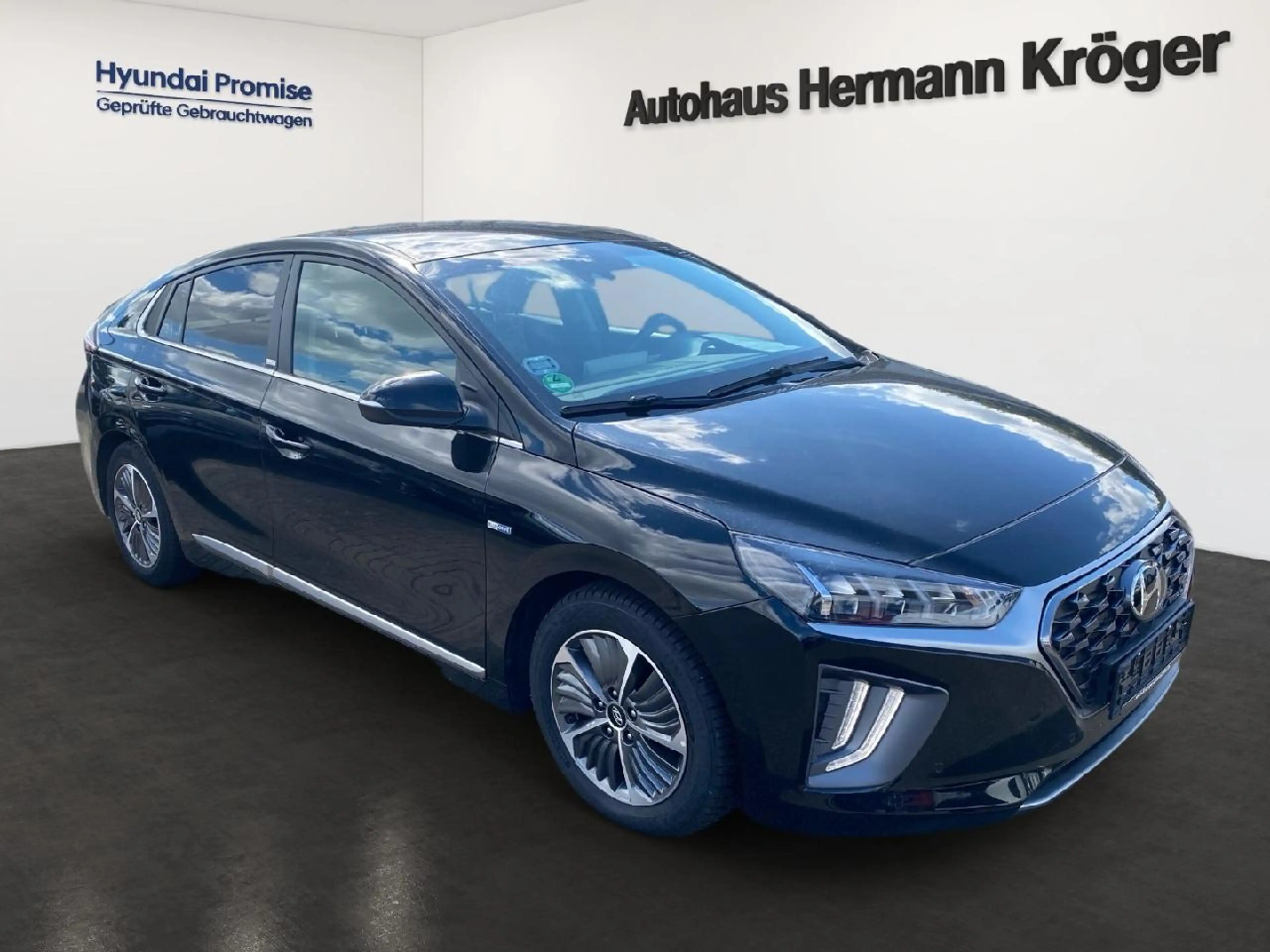 Hyundai IONIQ Style Plug-In Hybrid — photo 2