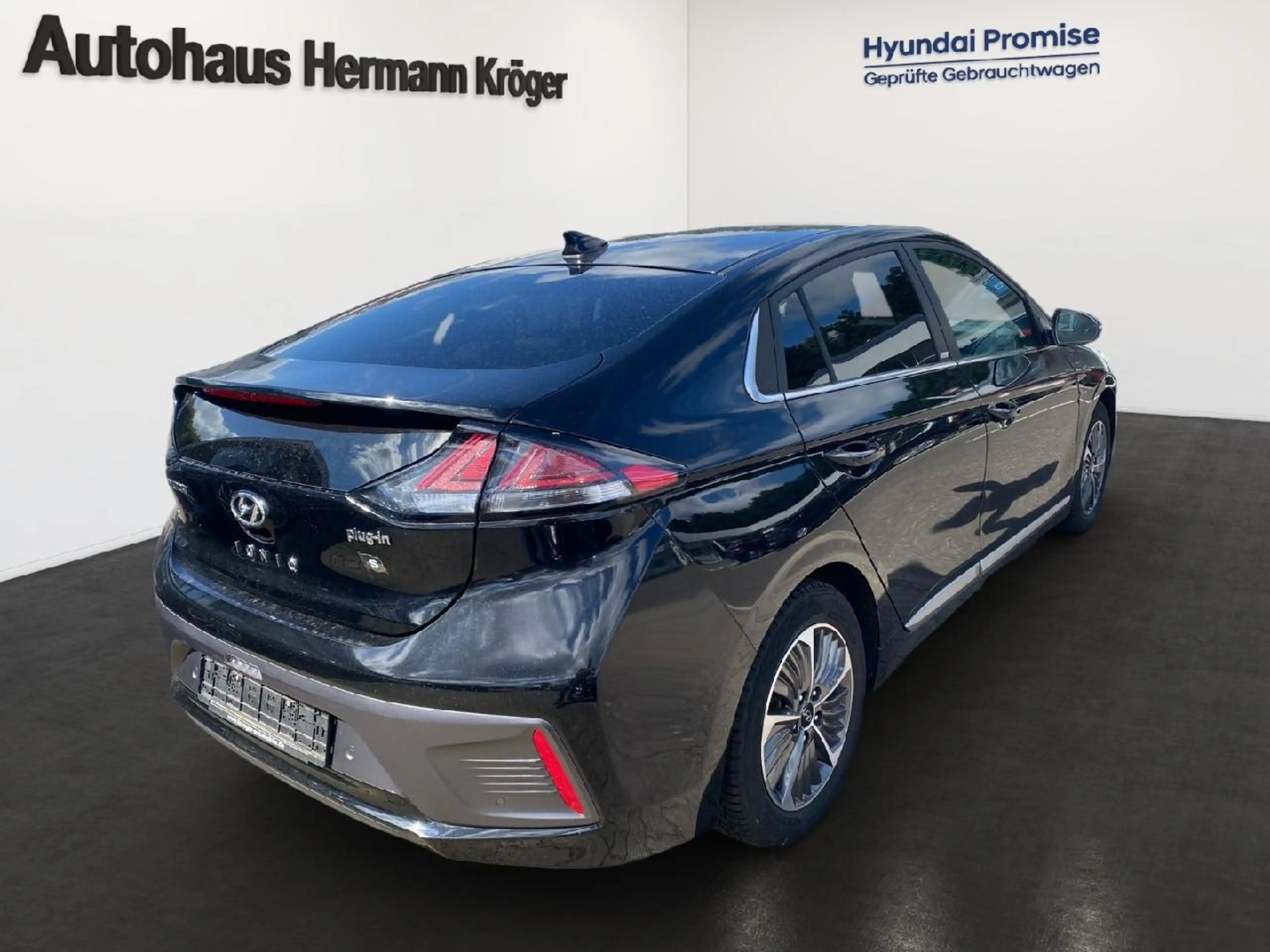 Hyundai IONIQ Style Plug-In Hybrid — photo 3