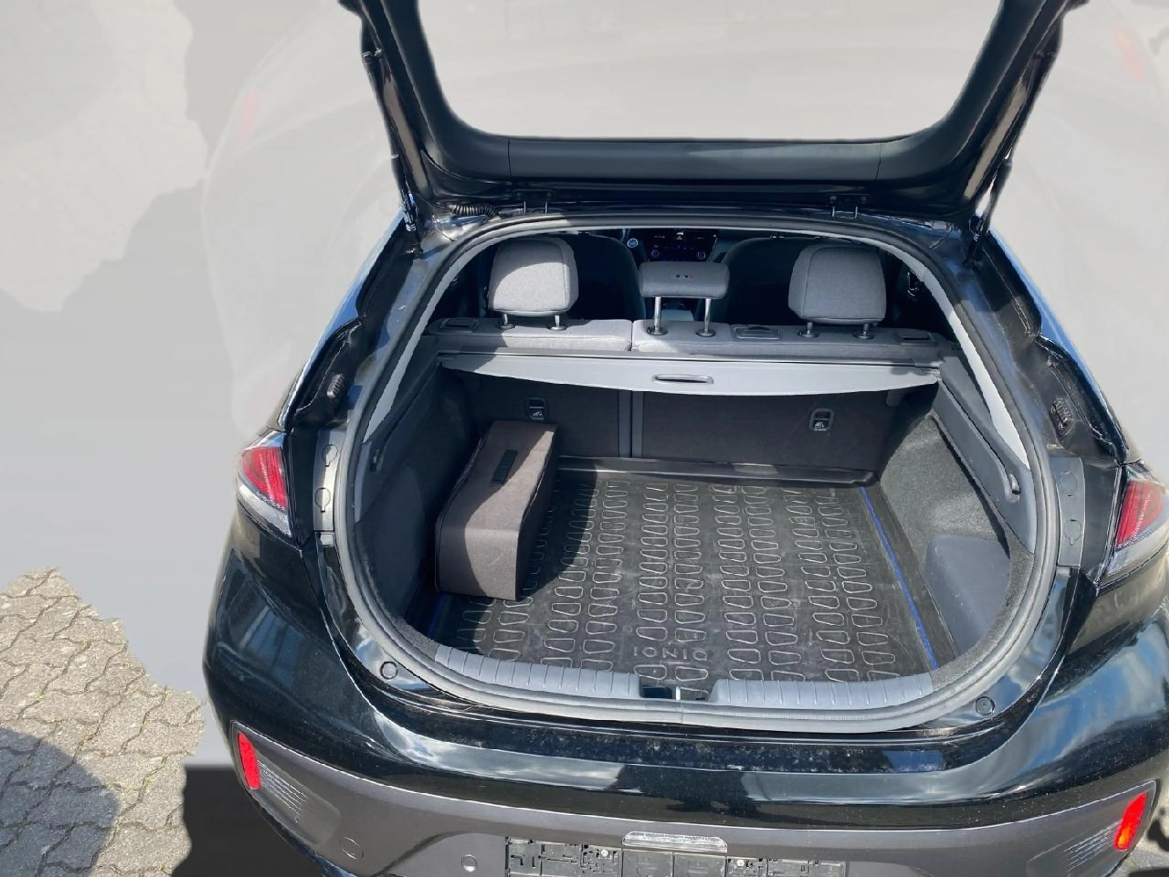 Hyundai IONIQ Style Plug-In Hybrid — photo 11