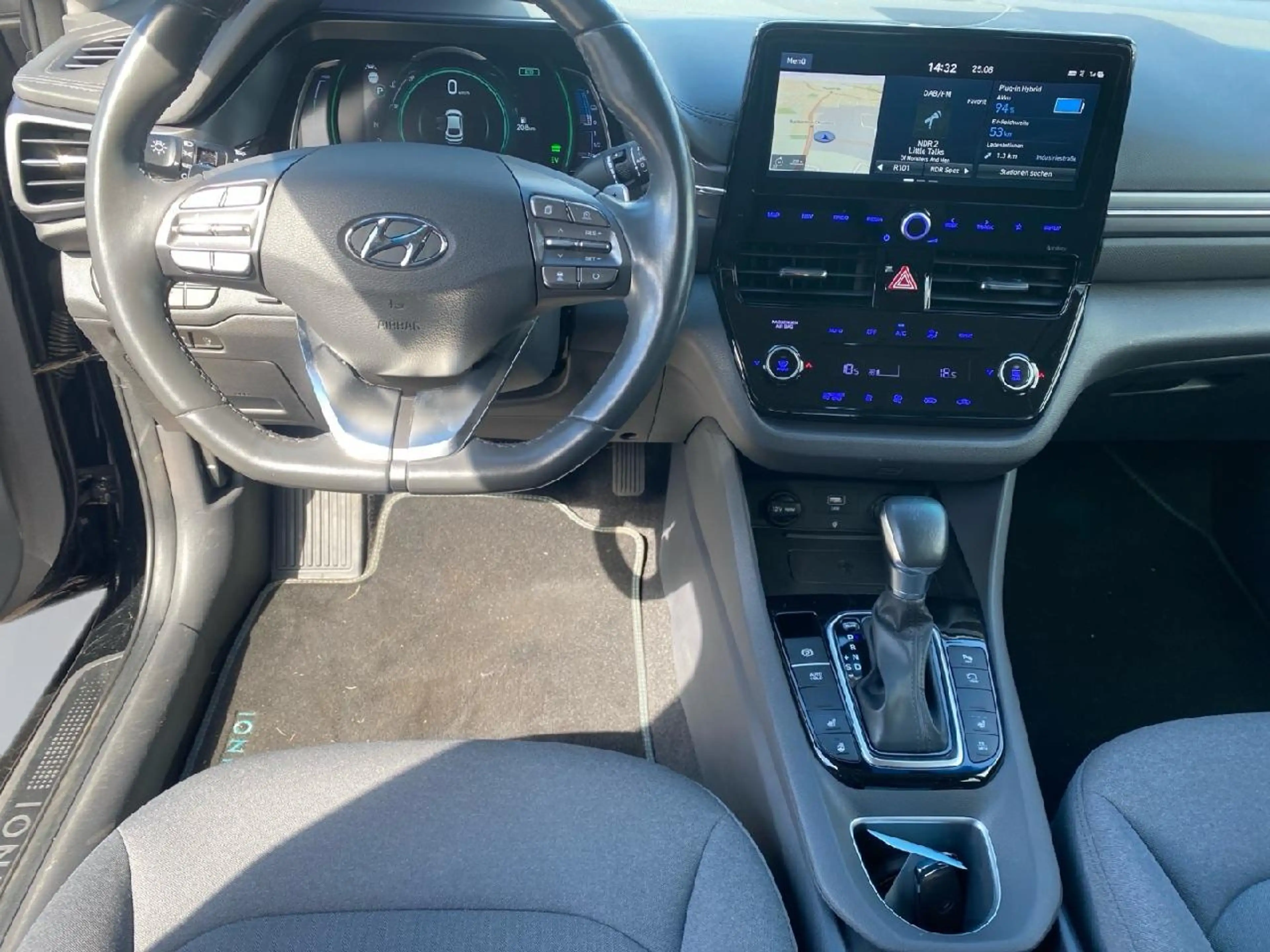 Hyundai IONIQ Style Plug-In Hybrid — photo 10