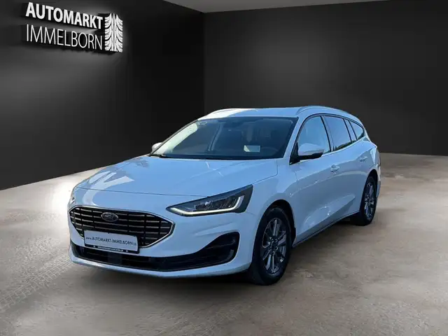 Ford Focus view 3