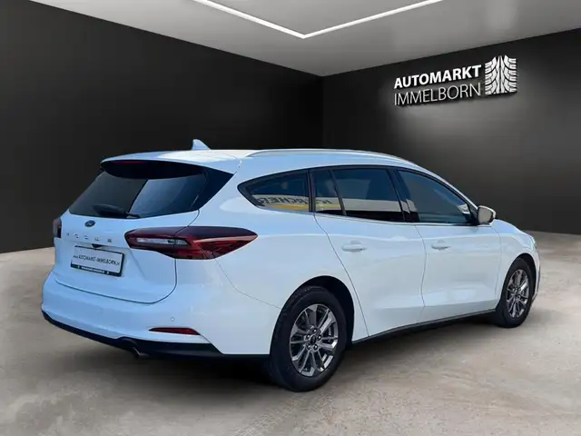 Ford Focus view 8