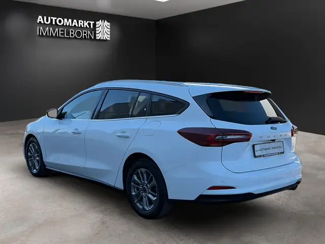 Ford Focus view 6