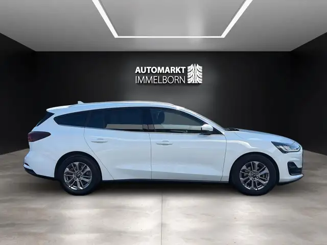 Ford Focus view 11