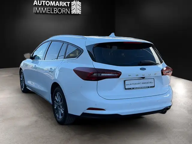 Ford Focus view 5