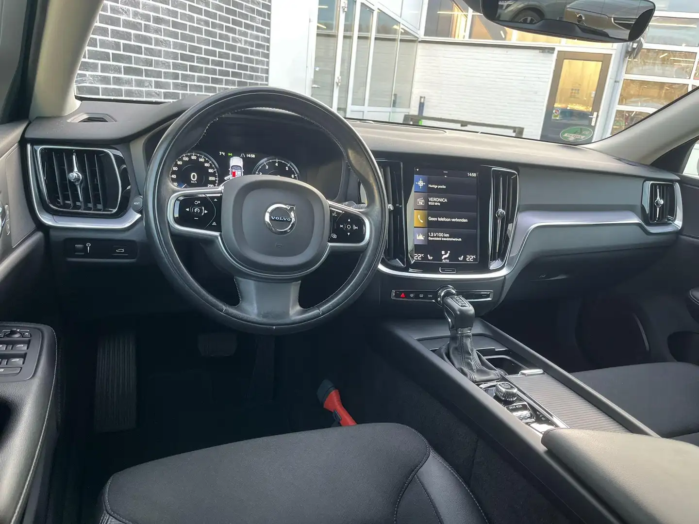 Volvo V60 2.0 T5 Momentum | Trekhaak | Adaptive cruise contr Grigio - 2