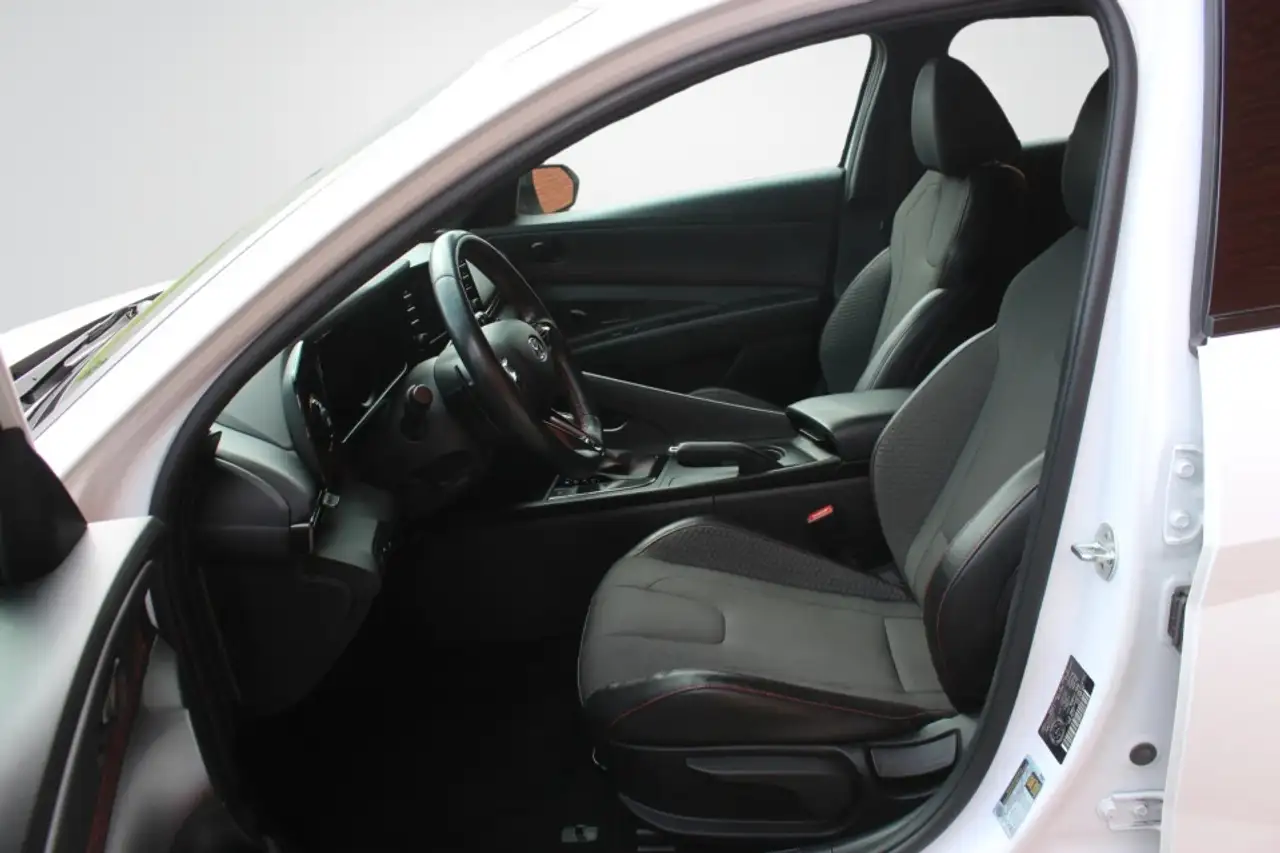Hyundai ELANTRA снимка Hyundai ELANTRA