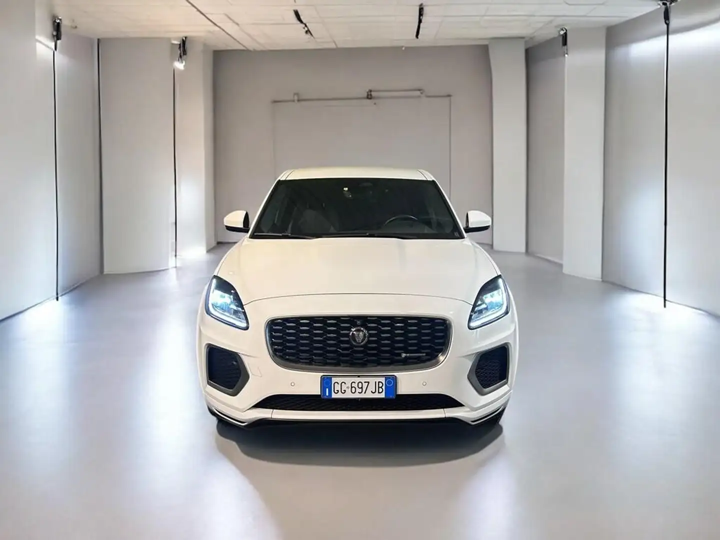 Jaguar E-Pace 2.0 D163 R-Dynamic awd auto - 2