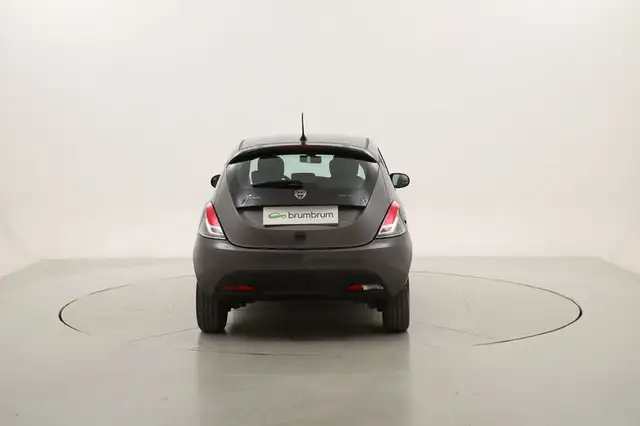 Lancia Ypsilon view 4