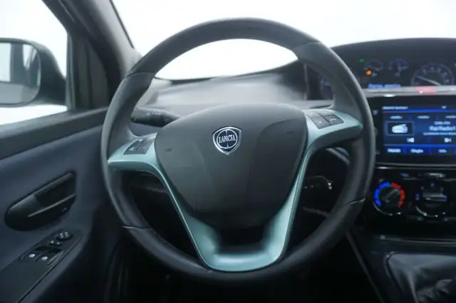 Lancia Ypsilon view 11