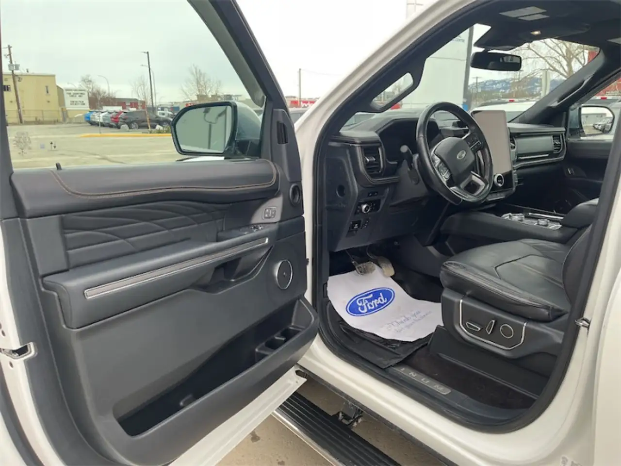 Ford Expedition снимка Ford Expedition