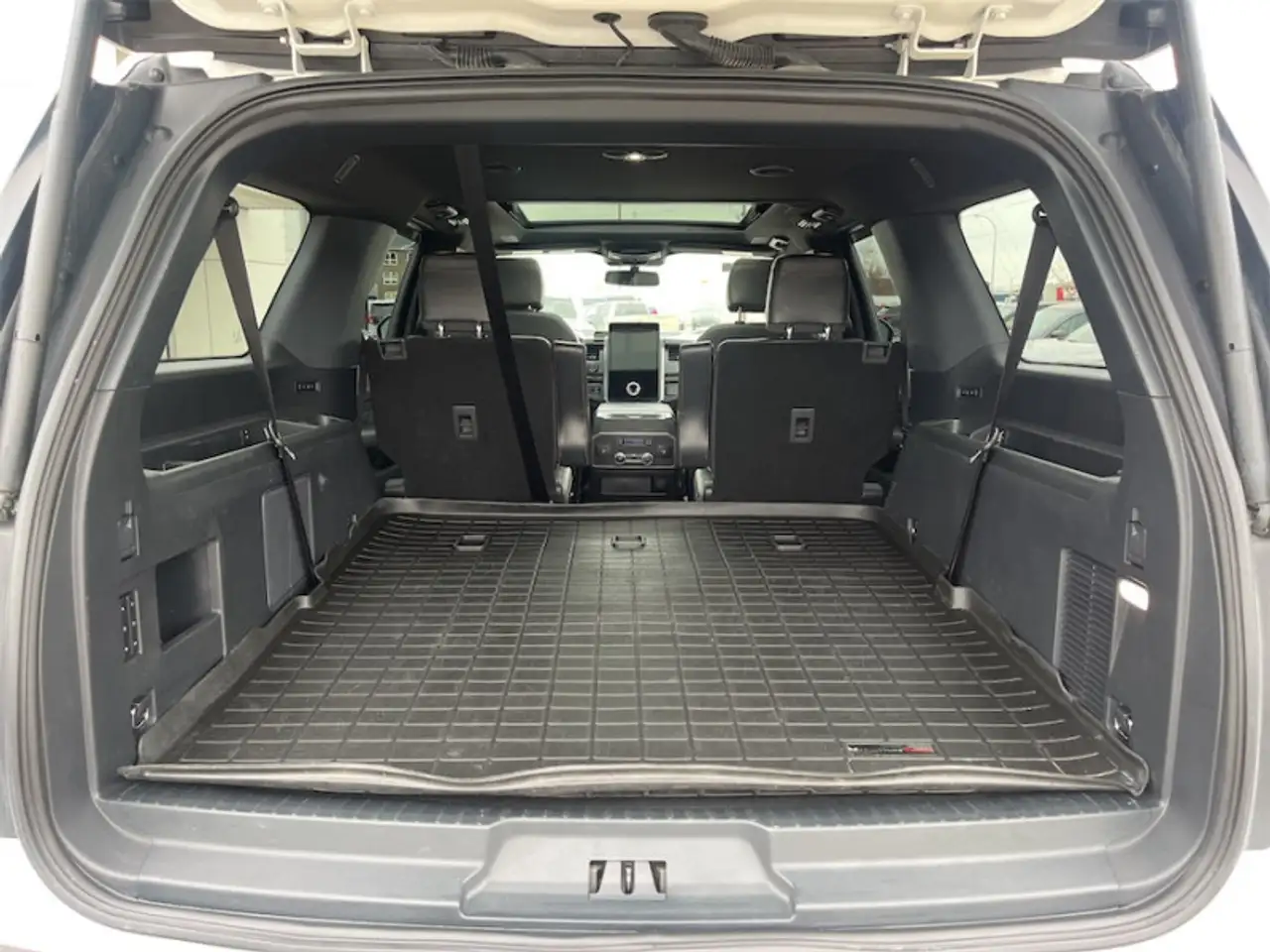 Ford Expedition снимка Ford Expedition