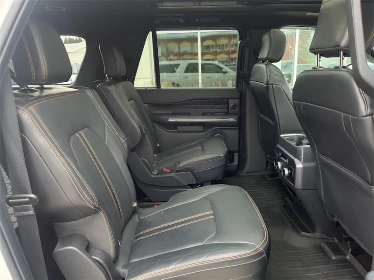 Ford Expedition снимка Ford Expedition