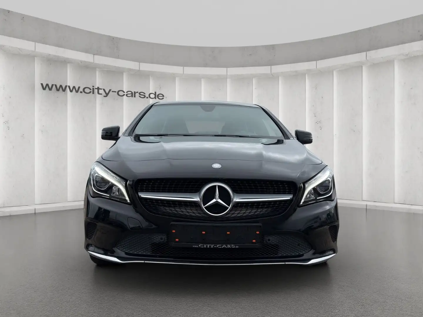 Mercedes-Benz CLA 180 Lim.*Automatik*LED*Navigation*PDC Zwart - 2