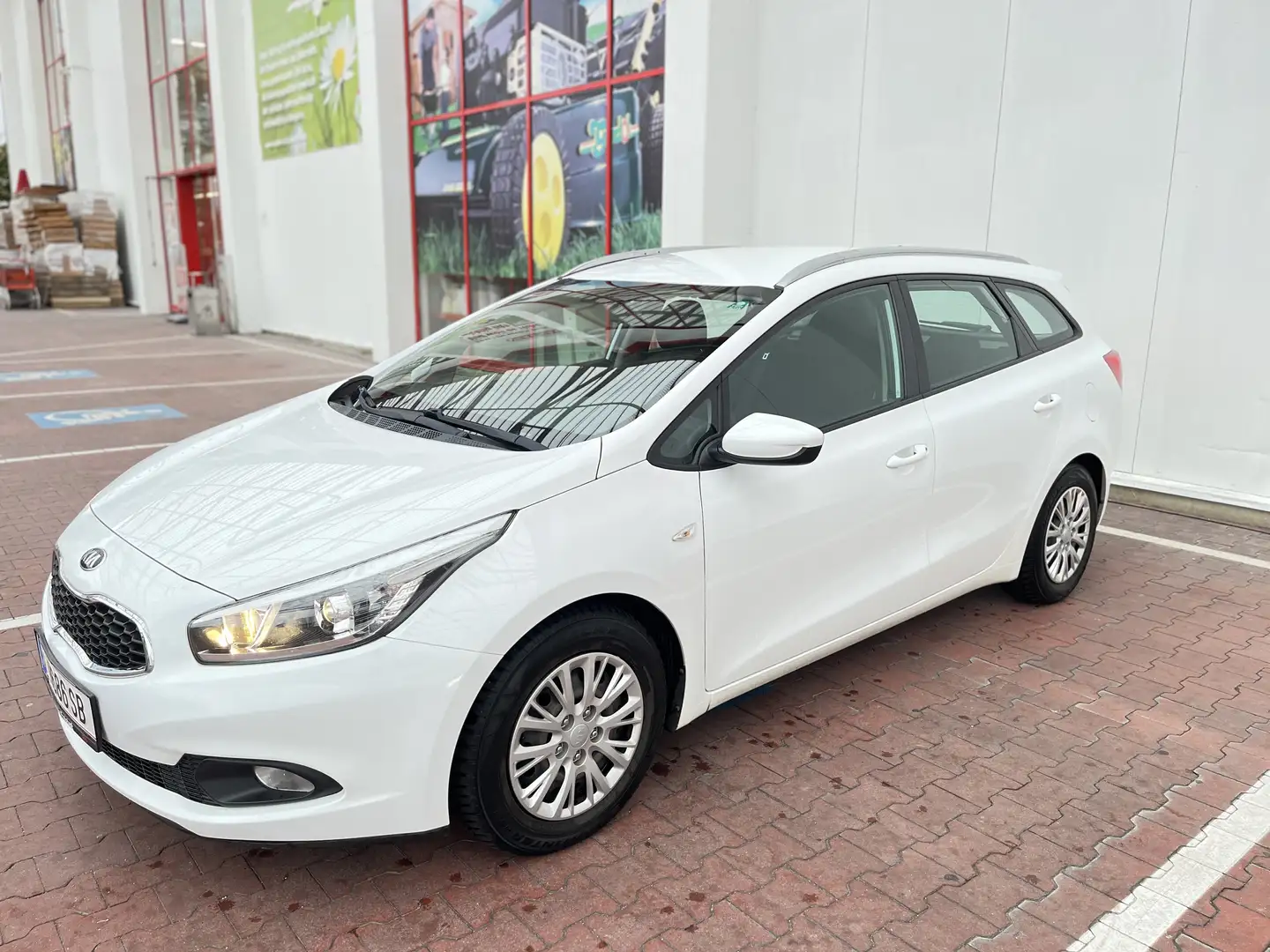 Kia Ceed SW / cee'd SW 1,4 CRDi Titan Weiß - 1