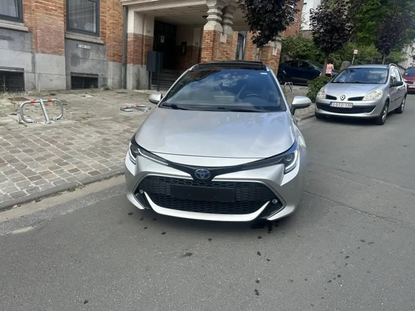 Toyota Corolla Premium Grijs - 2