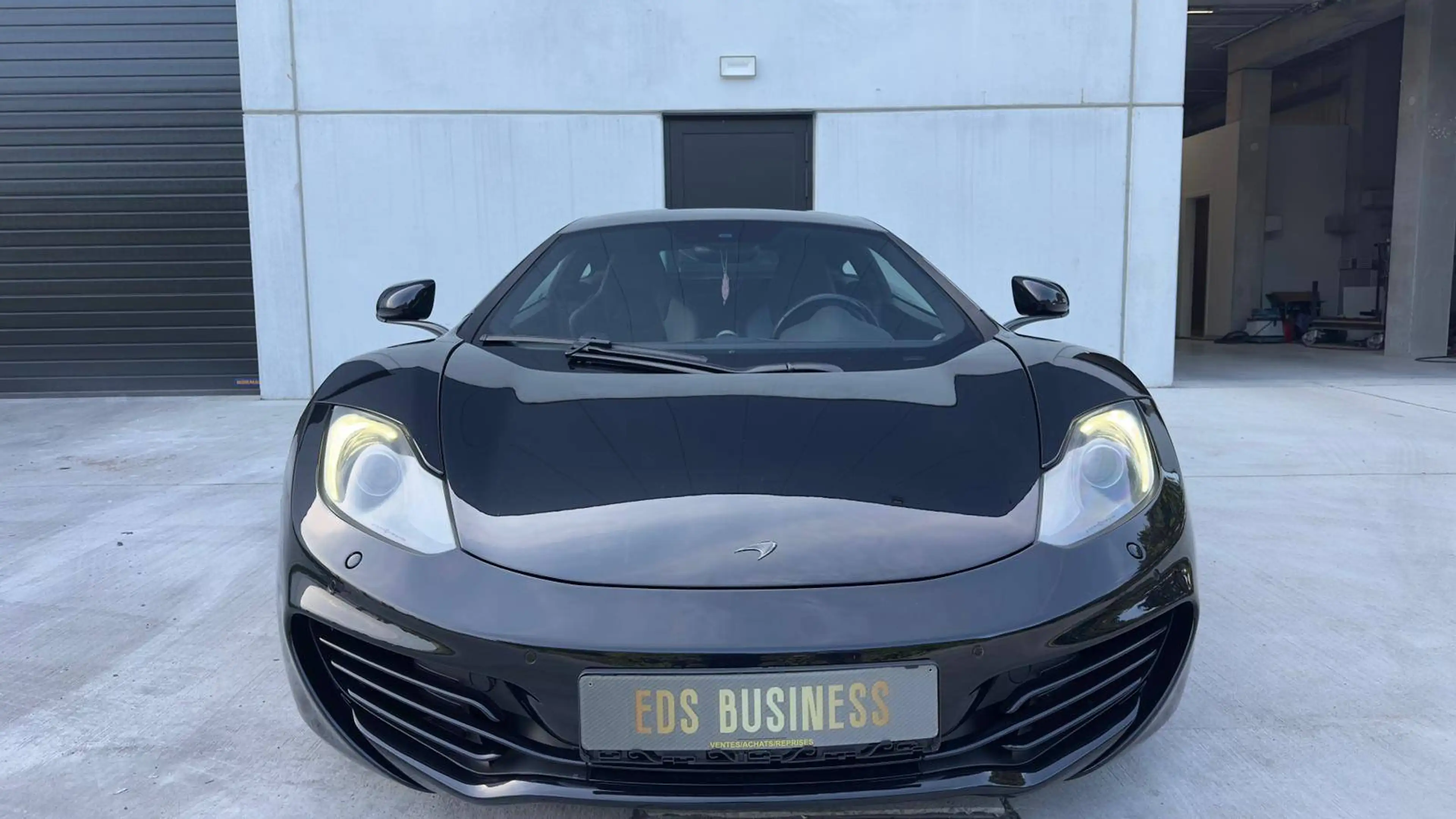 McLaren MP4-12C MP4-12C/ Premiere main / Carbone / ...
