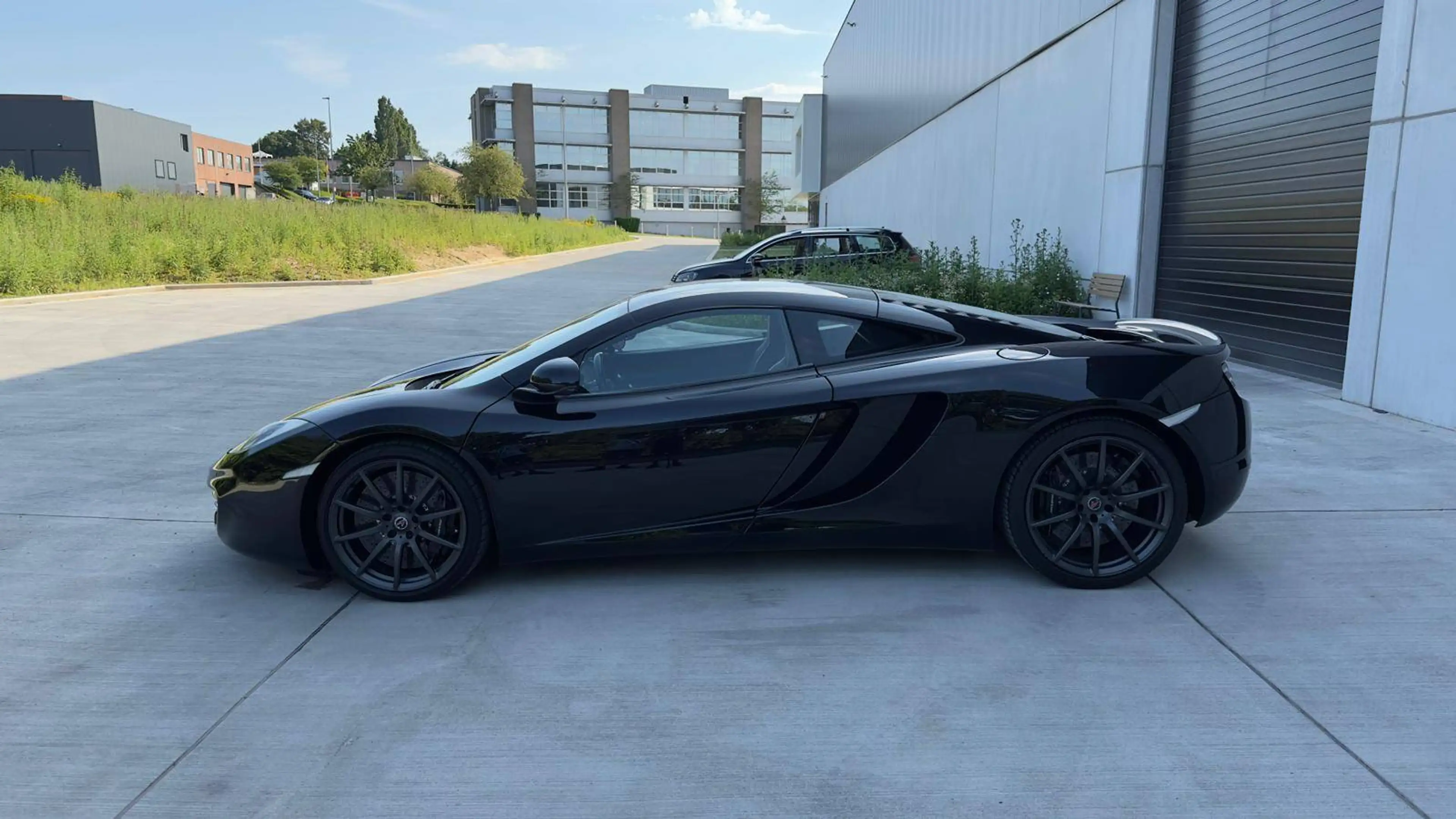 McLaren MP4-12C MP4-12C/ Premiere main / Carbone / ... — photo 7