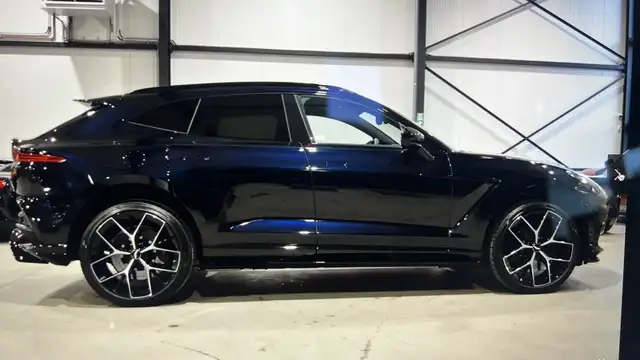 Aston Martin DBX 707