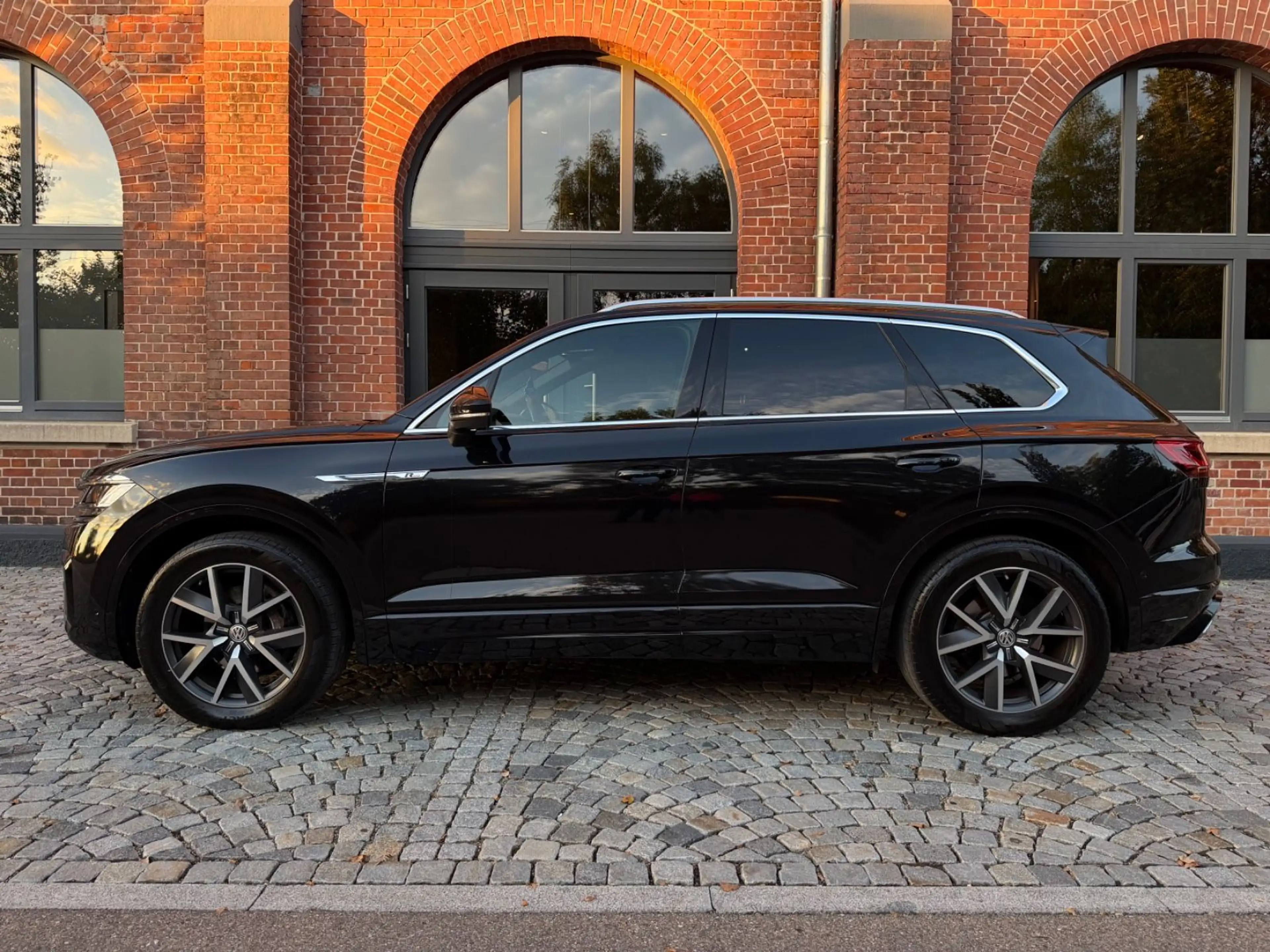 Volkswagen Touareg R-Line 4Motion *AHK*Voll*Leder*Luft* — photo 5