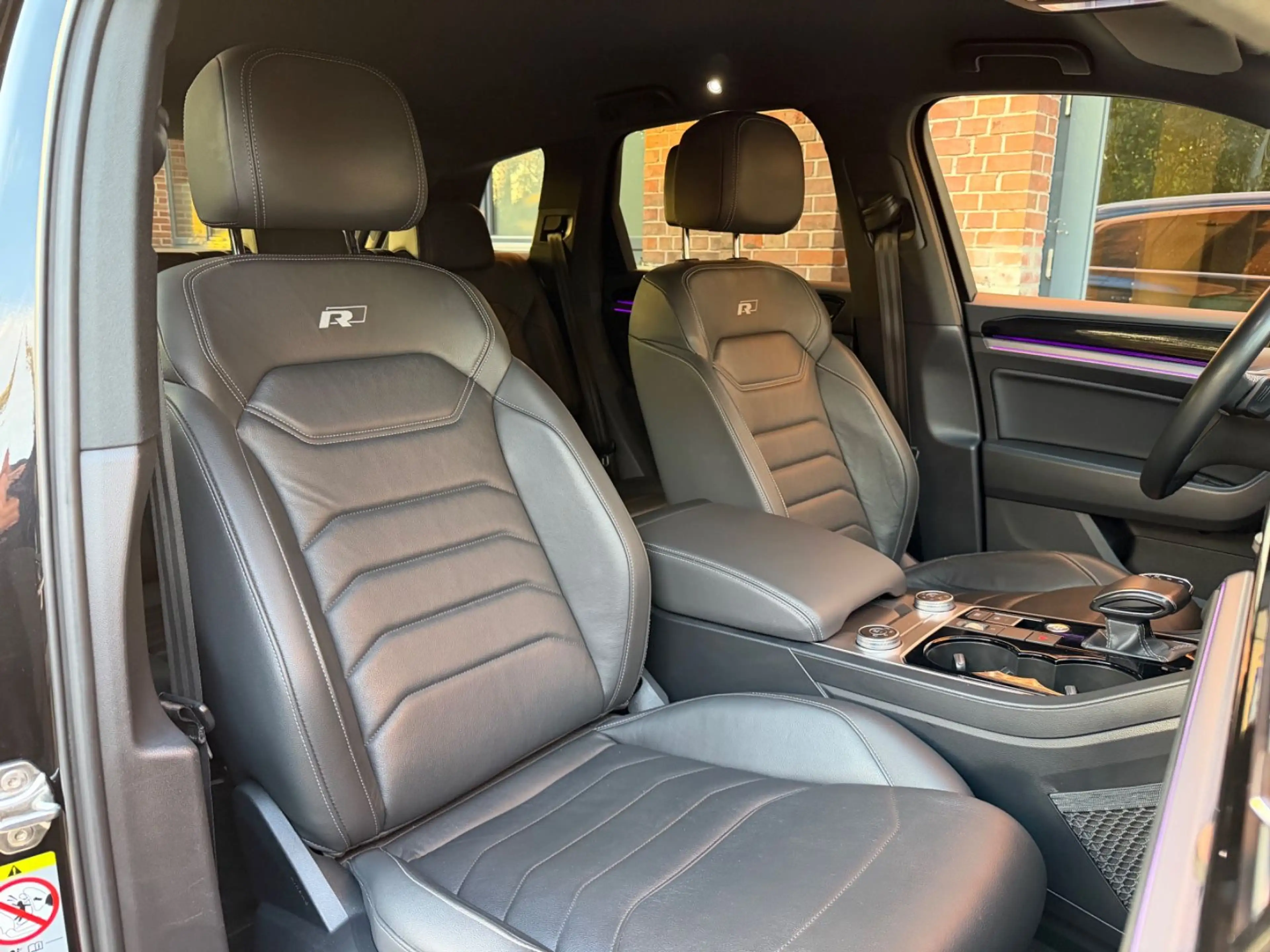 Volkswagen Touareg R-Line 4Motion *AHK*Voll*Leder*Luft* — photo 9