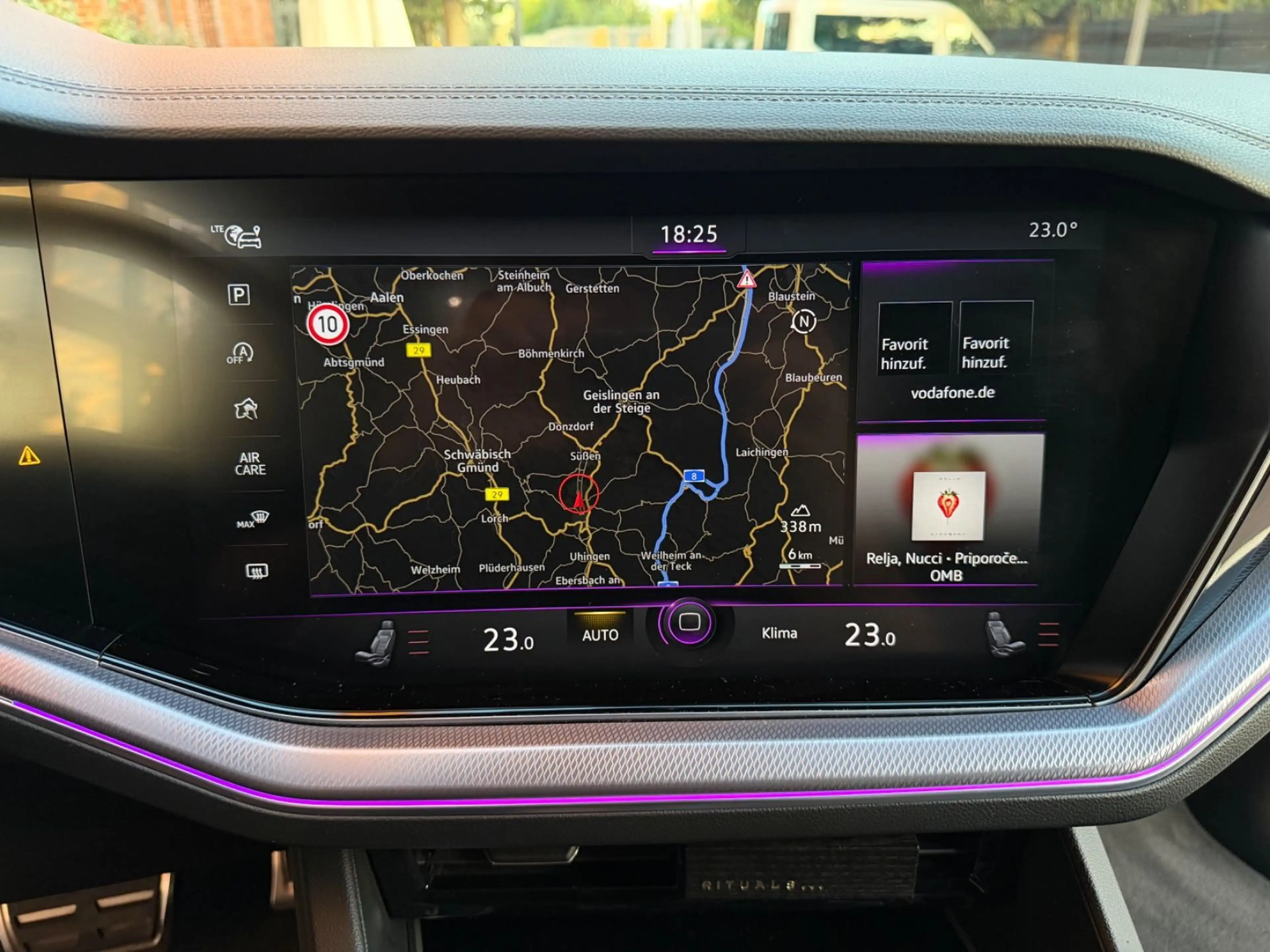 Volkswagen Touareg R-Line 4Motion *AHK*Voll*Leder*Luft* — photo 14