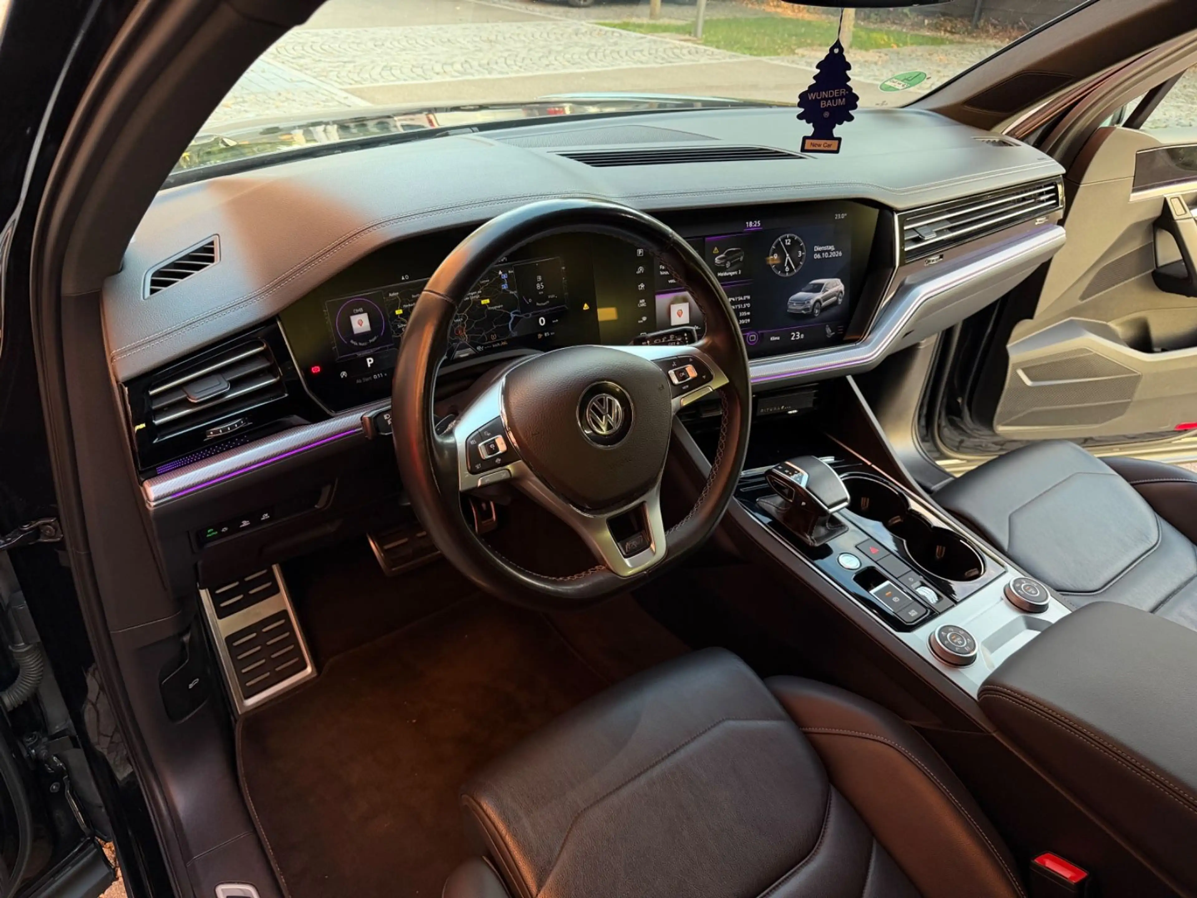 Volkswagen Touareg R-Line 4Motion *AHK*Voll*Leder*Luft* — photo 13