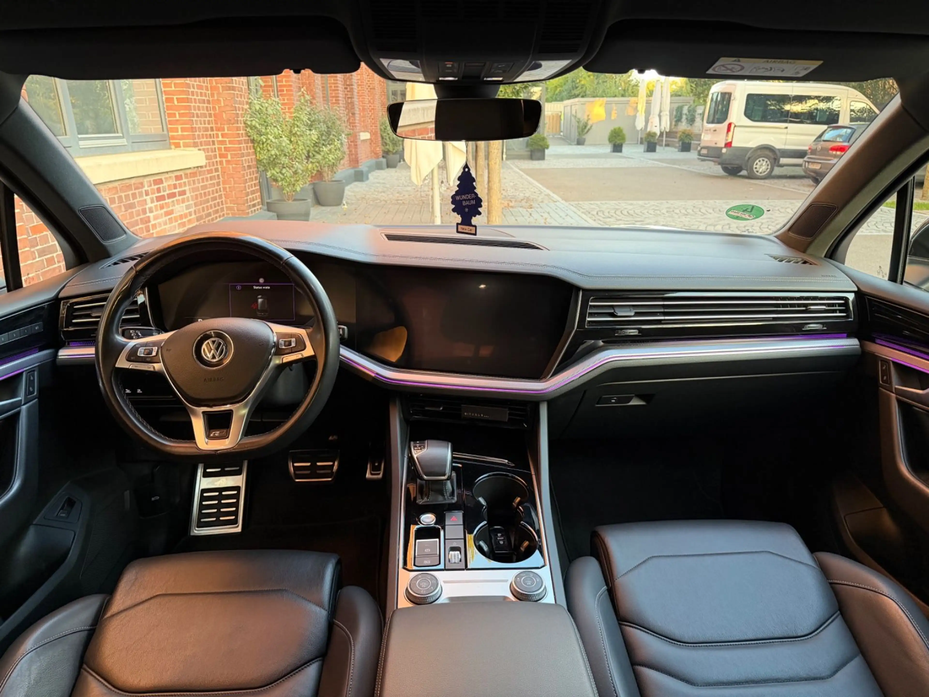 Volkswagen Touareg R-Line 4Motion *AHK*Voll*Leder*Luft* — photo 8