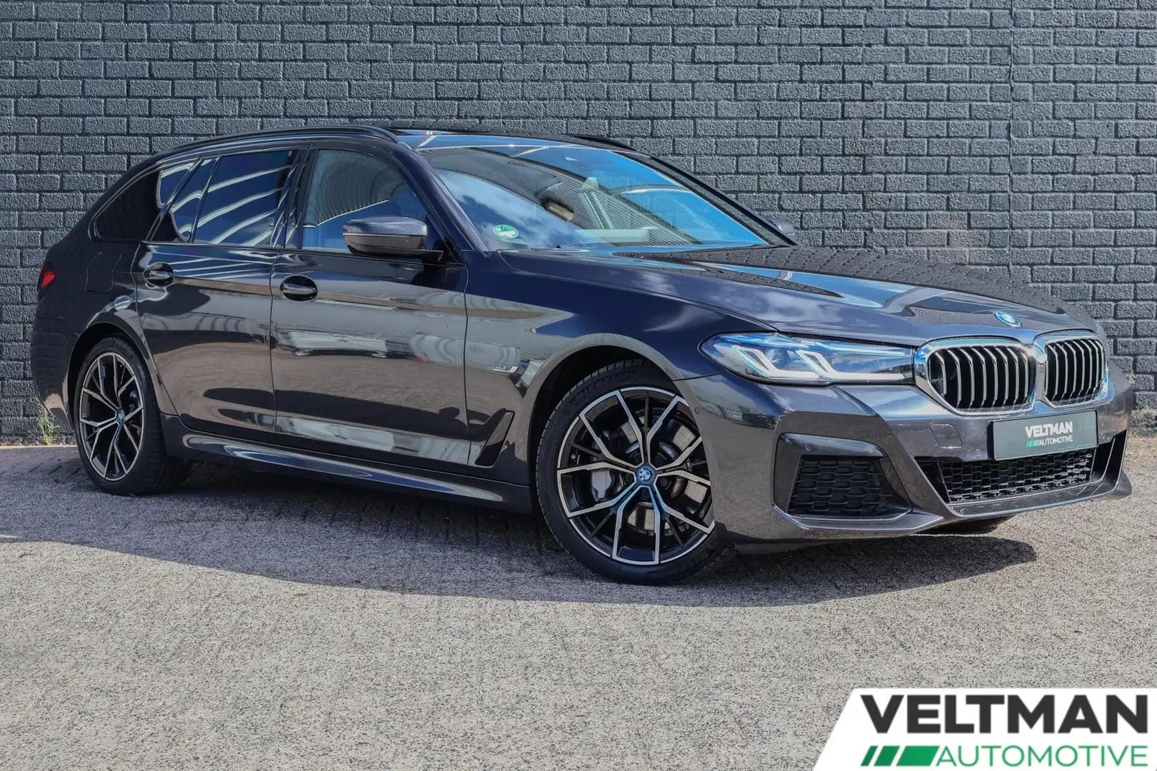 BMW 530 5-serie Touring 530e xDrive M-SPORT PANORAMADAK TR Grijs - 2