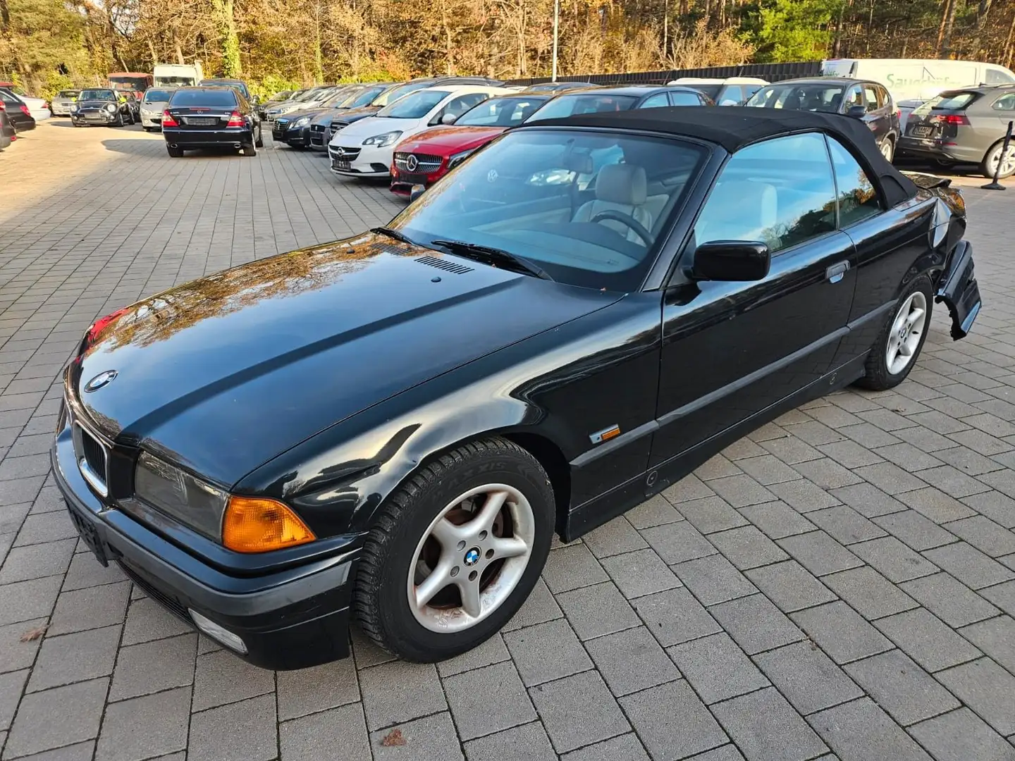BMW 318 i Cabriolet Noir - 1