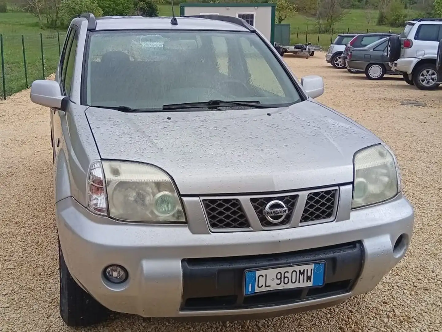 Nissan X-Trail X-Trail 2.2 dci Urban Plus FL Silber - 1