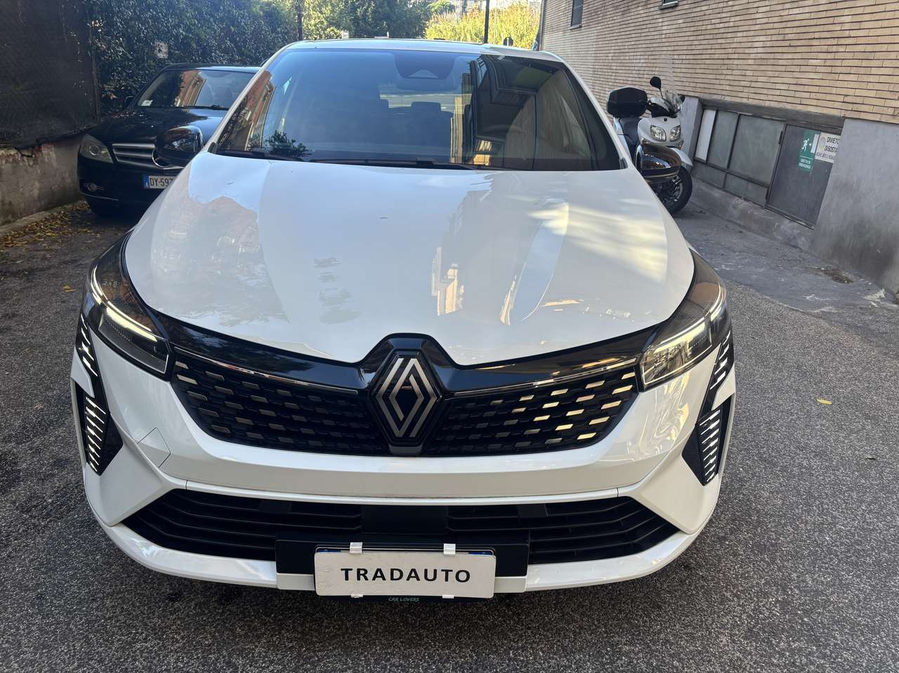 Renault Clio V  1.0 tce Techno Gpl della casa 100cv