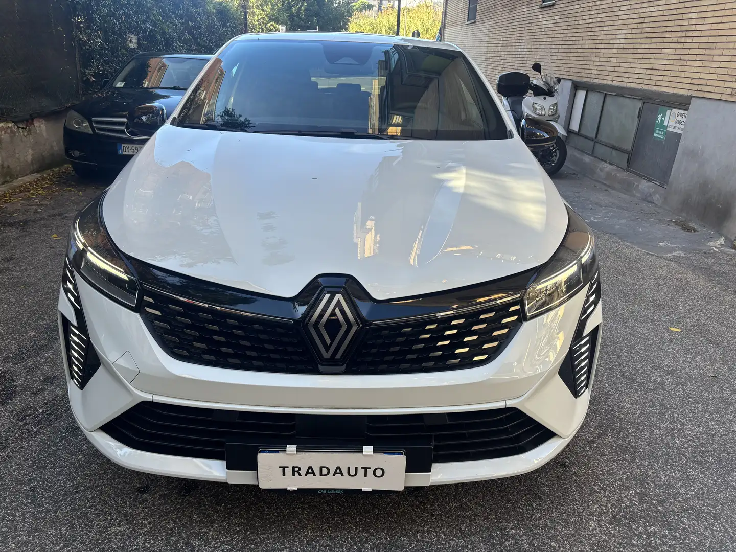 Renault Clio V  1.0 tce Techno Gpl della casa 100cv Bianco - 1