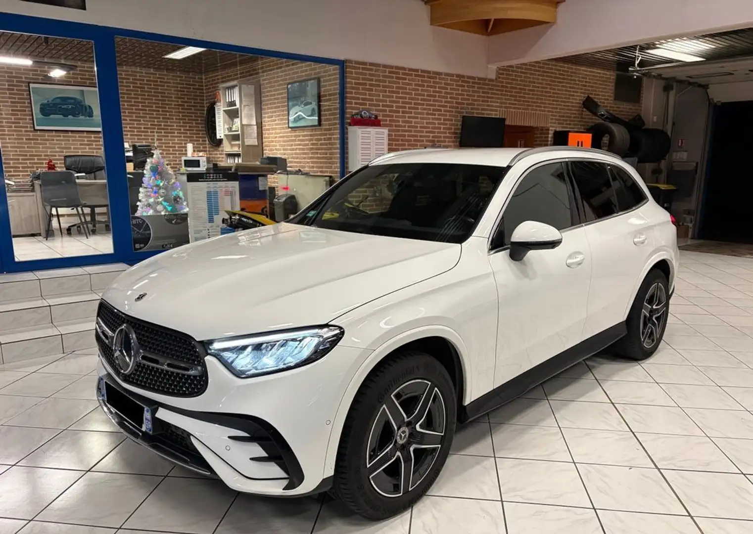 Mercedes-Benz C 32 AMG MERCEDES GLC 220 d 9G-Tronic 4Matic AMG 313CH GPS-LED-PACK AMG-1 MAIN-roue directionnelle Weiß - 1