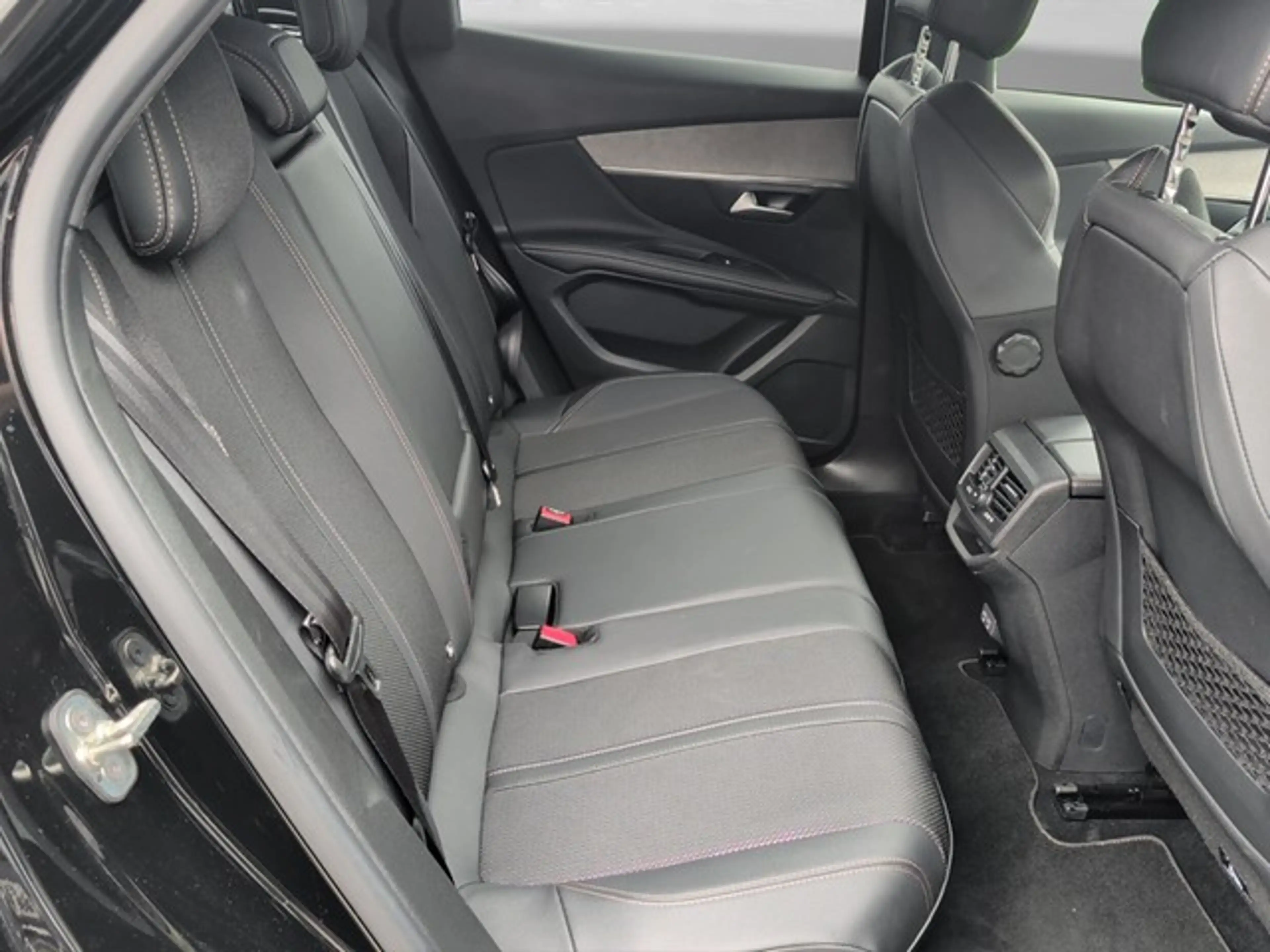 Peugeot 3008 GT HYBRID 136 e-DSC6 El. Heckkl. PANO SHZ EASY-... — photo 15