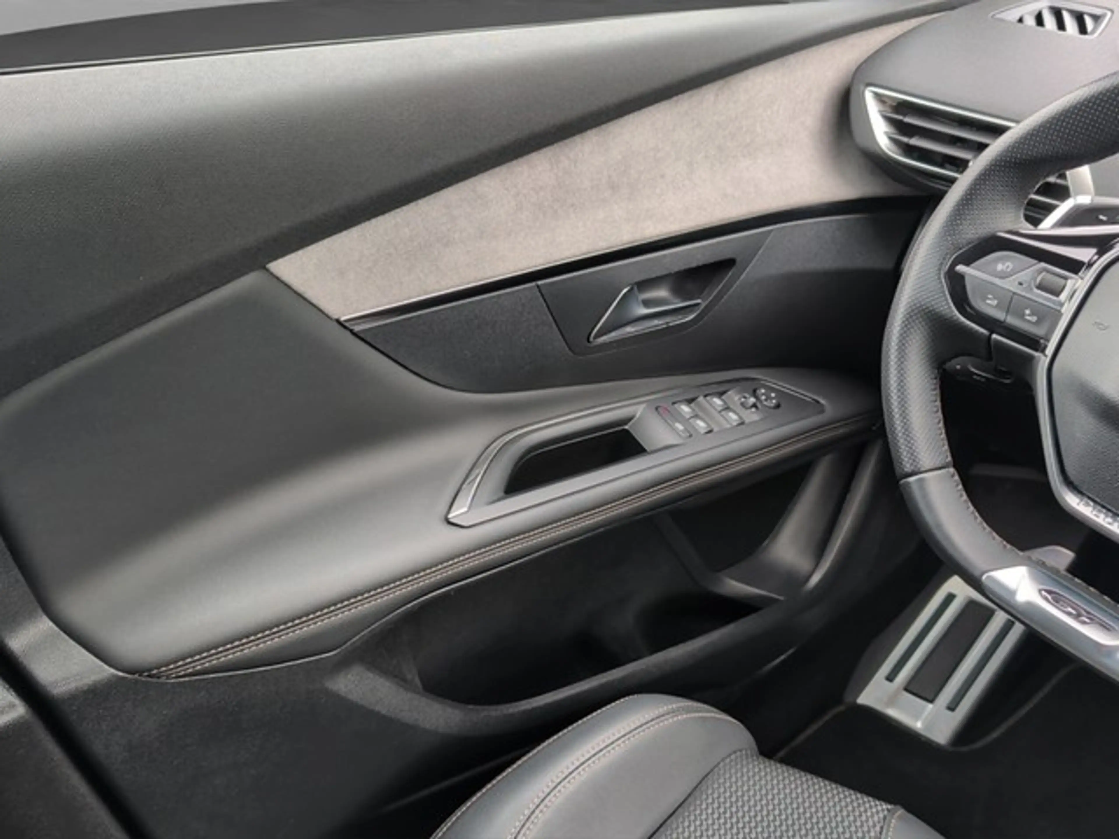 Peugeot 3008 GT HYBRID 136 e-DSC6 El. Heckkl. PANO SHZ EASY-... — photo 14