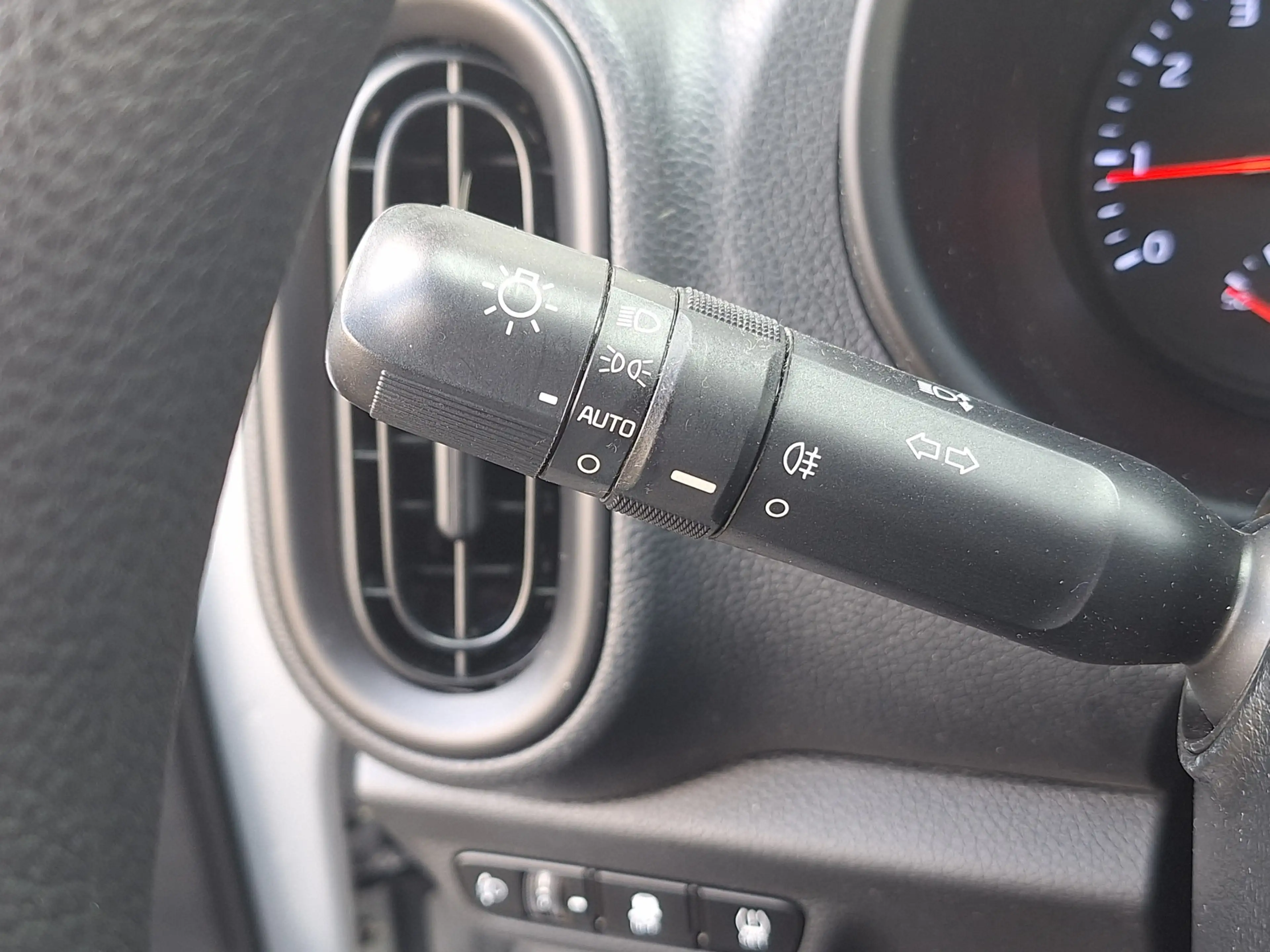 Kia Picanto 1.0 MPi ComfortPlusLine 5Drs /Camera/Navi/Apple/An — photo 30