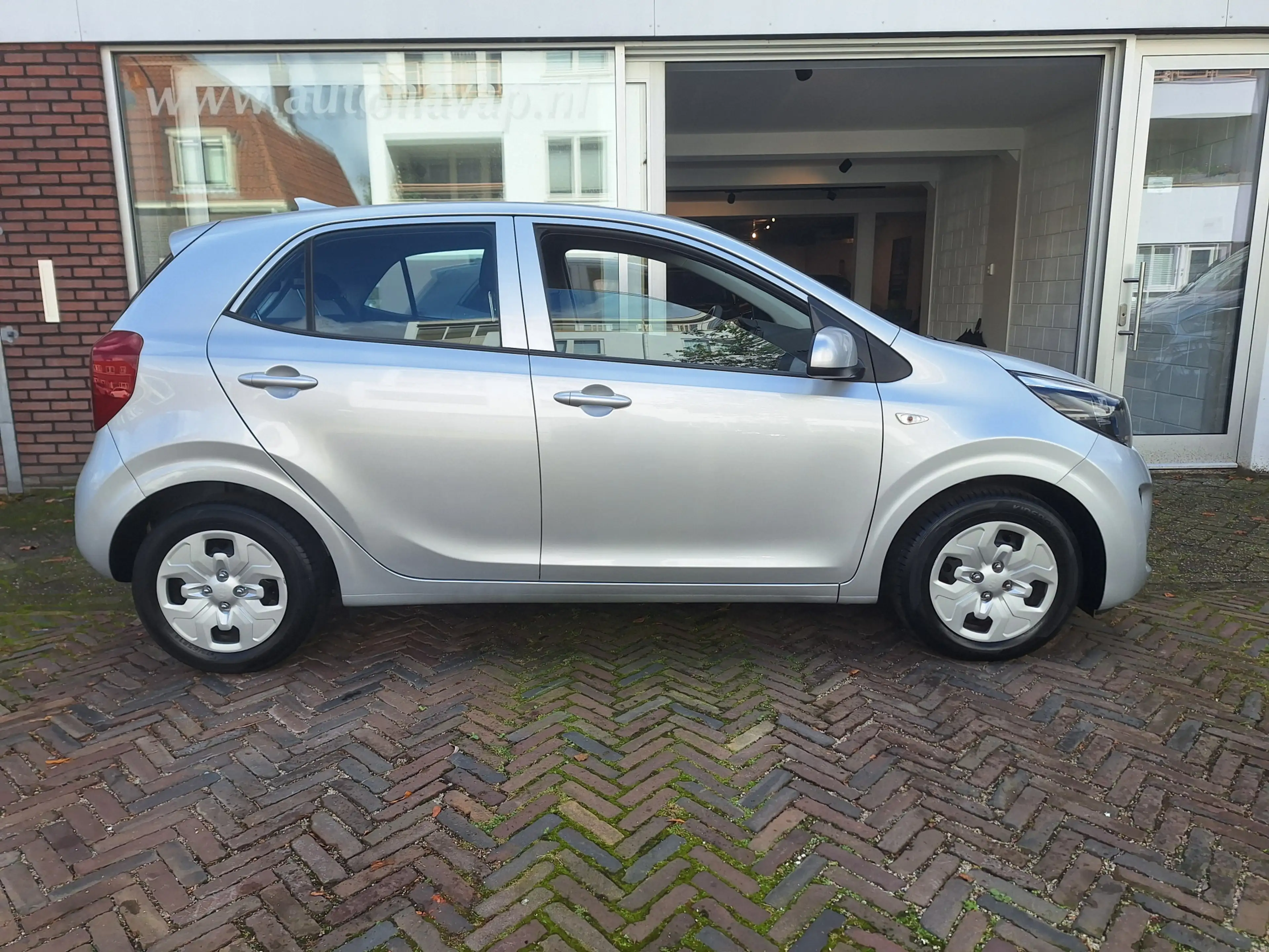 Kia Picanto 1.0 MPi ComfortPlusLine 5Drs /Camera/Navi/Apple/An — photo 8