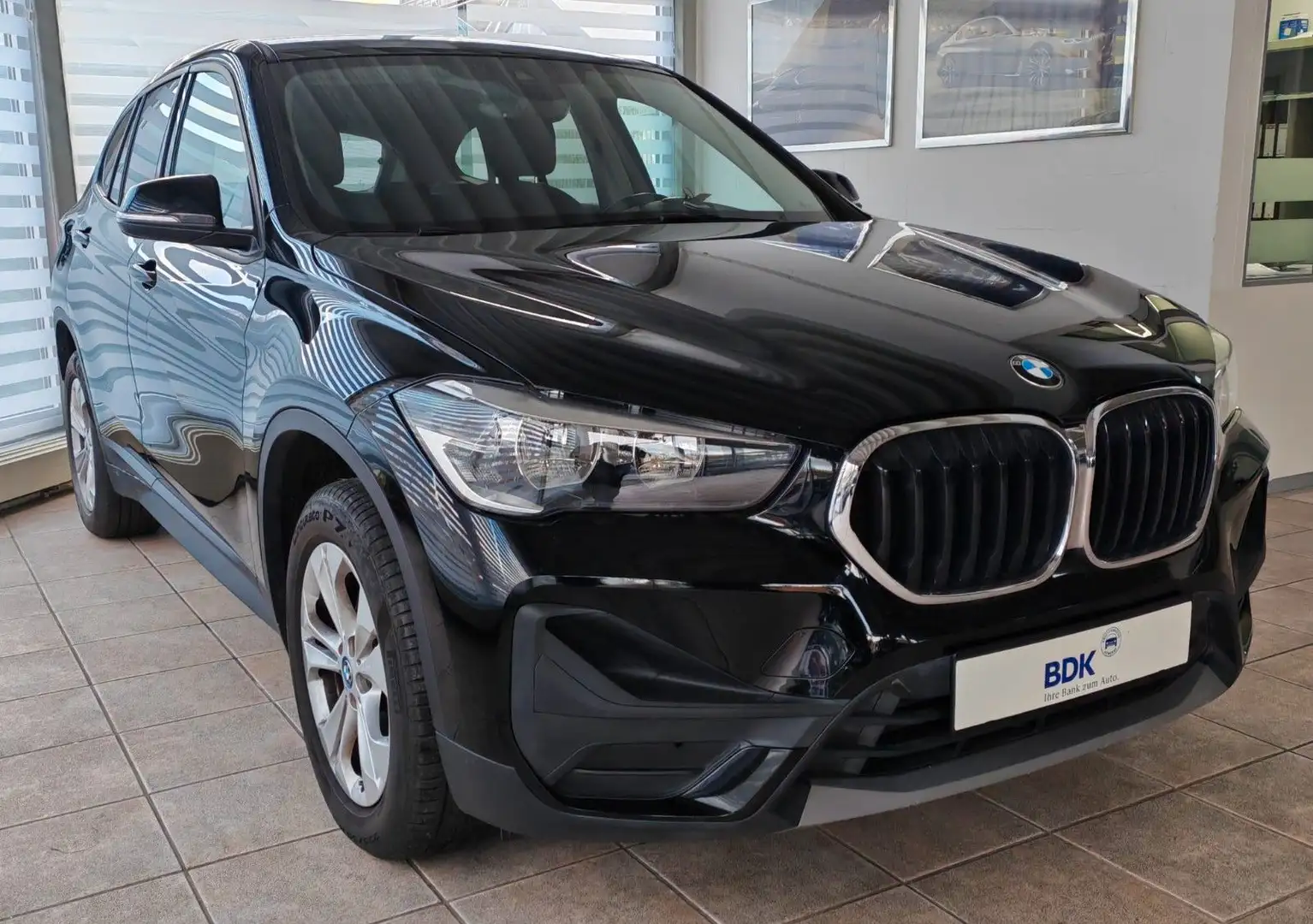 BMW X1 sD18d Aut. AHK Sportsitze HiFi Apple CarPlay Schwarz - 2
