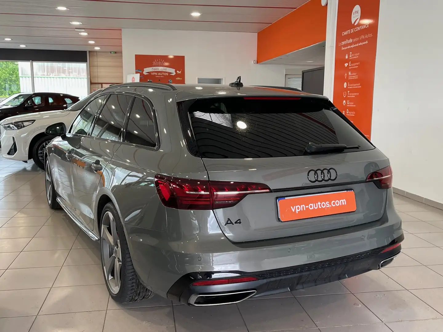 Audi A4 40 TDI 204 S tronic 7 S line Gris - 2