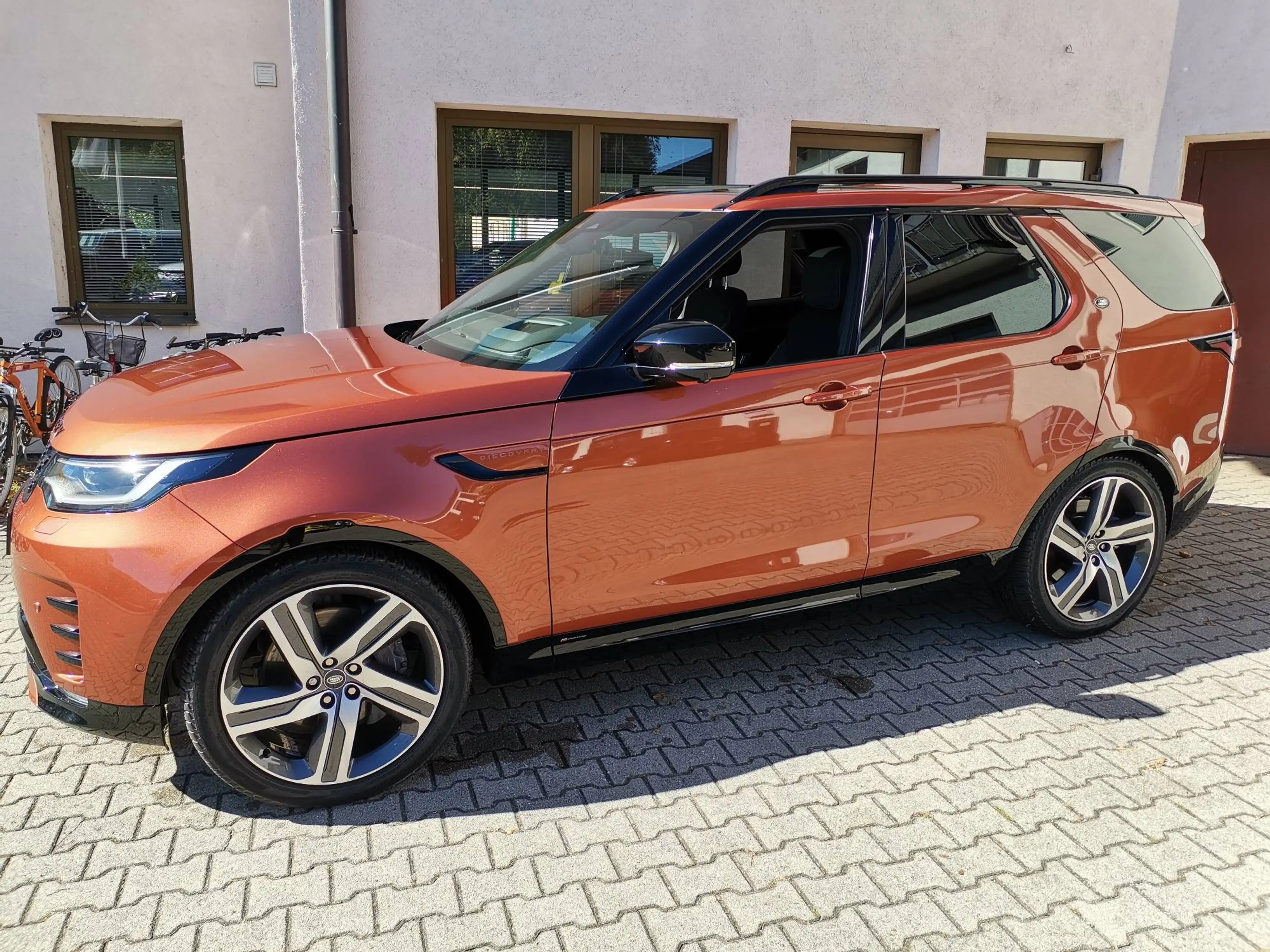 Land Rover Discovery P360 R-Dynamic HSE*7-Sitzer*Pano*22"Räder — photo 2