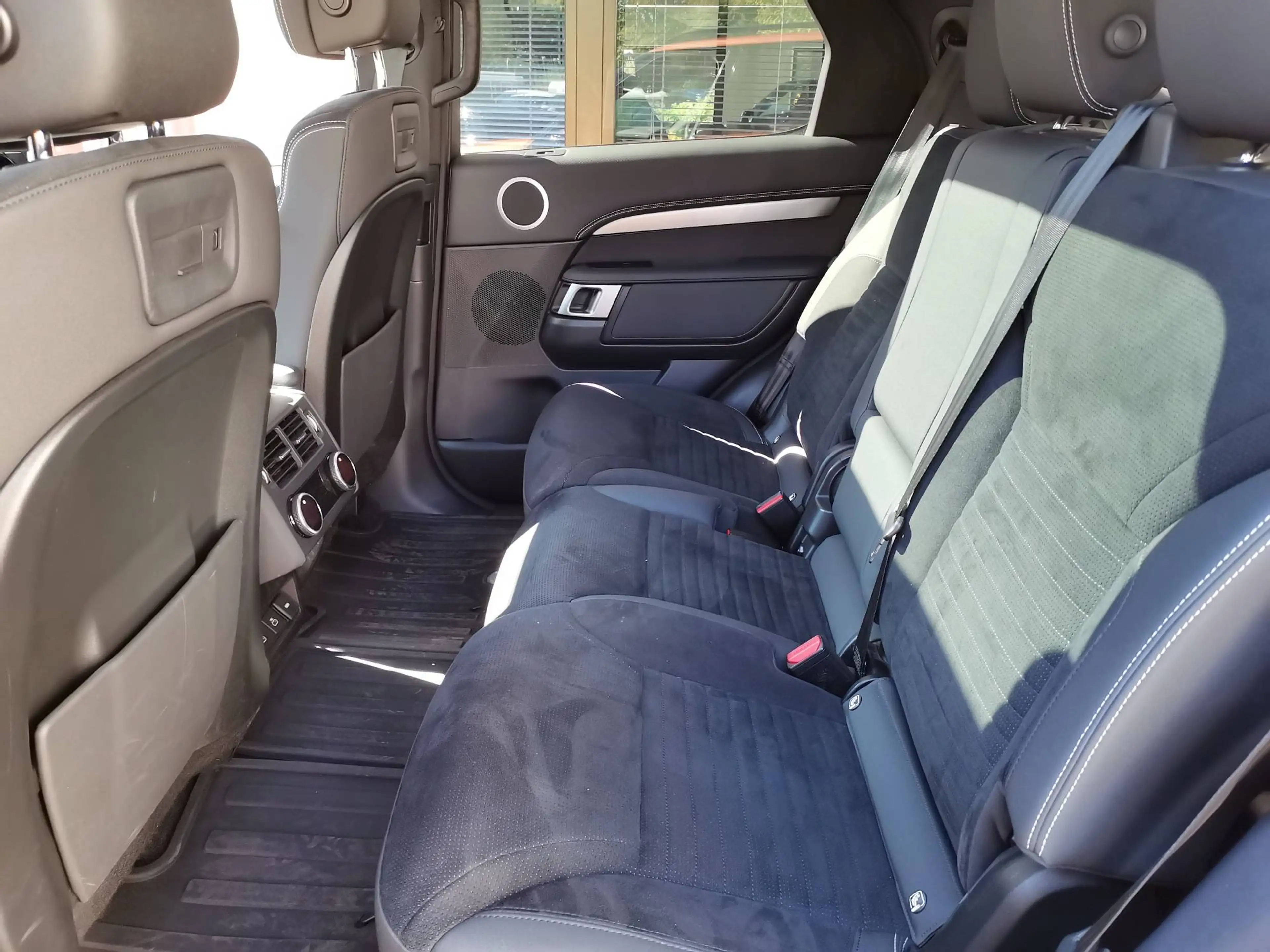 Land Rover Discovery P360 R-Dynamic HSE*7-Sitzer*Pano*22"Räder — photo 7