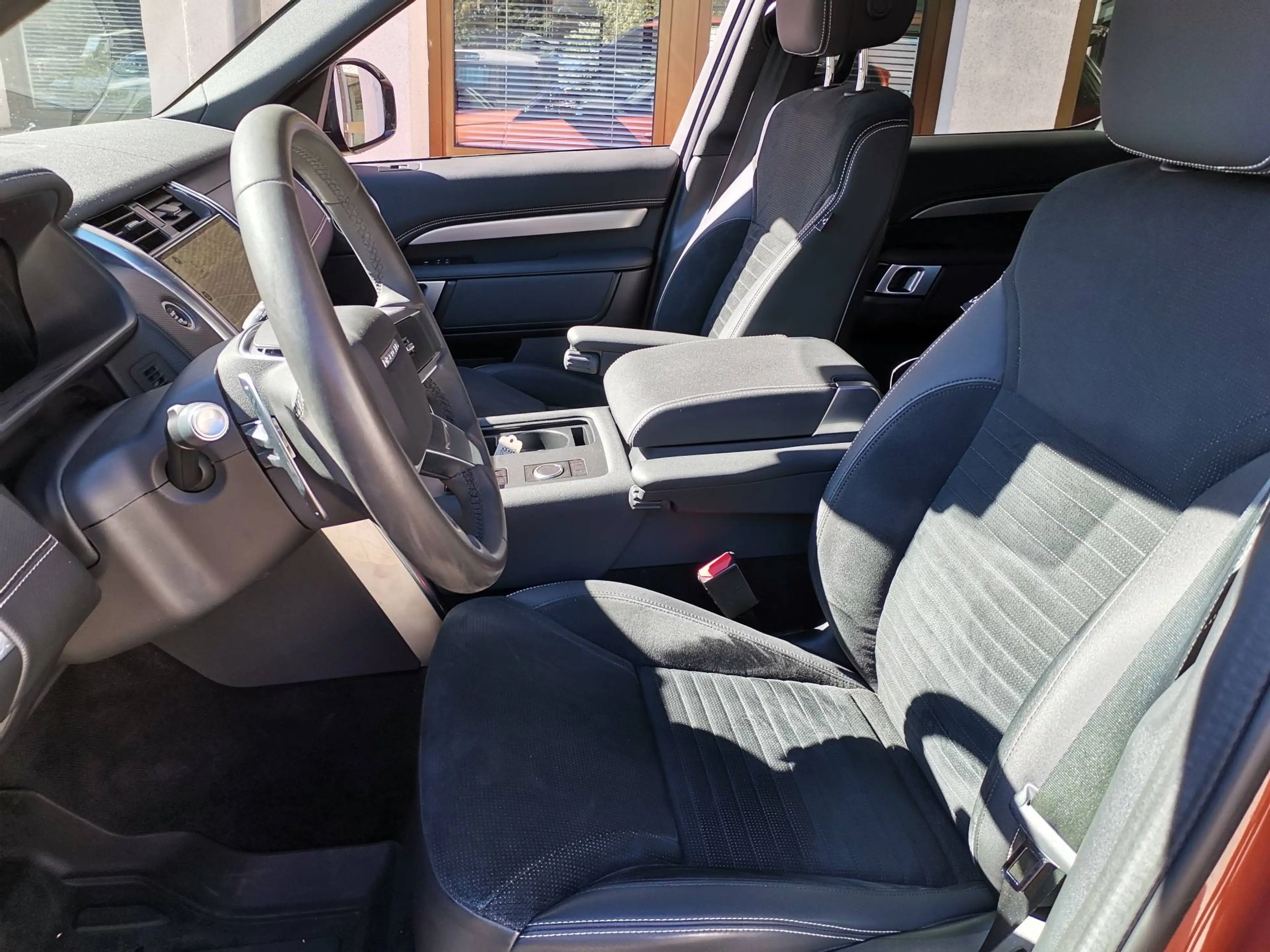 Land Rover Discovery P360 R-Dynamic HSE*7-Sitzer*Pano*22"Räder — photo 6