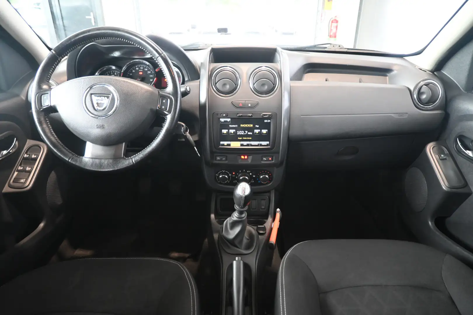 Dacia Duster 1.2 TCe 4x2 Prestige Airco Navigatie Trekhaak 100% Grijs - 2