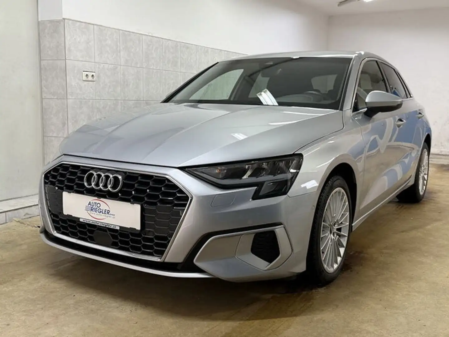 Audi A3 30 TDI advanced ''LED-Navi-Virtual-Leder-Sitzh'' Silber - 1