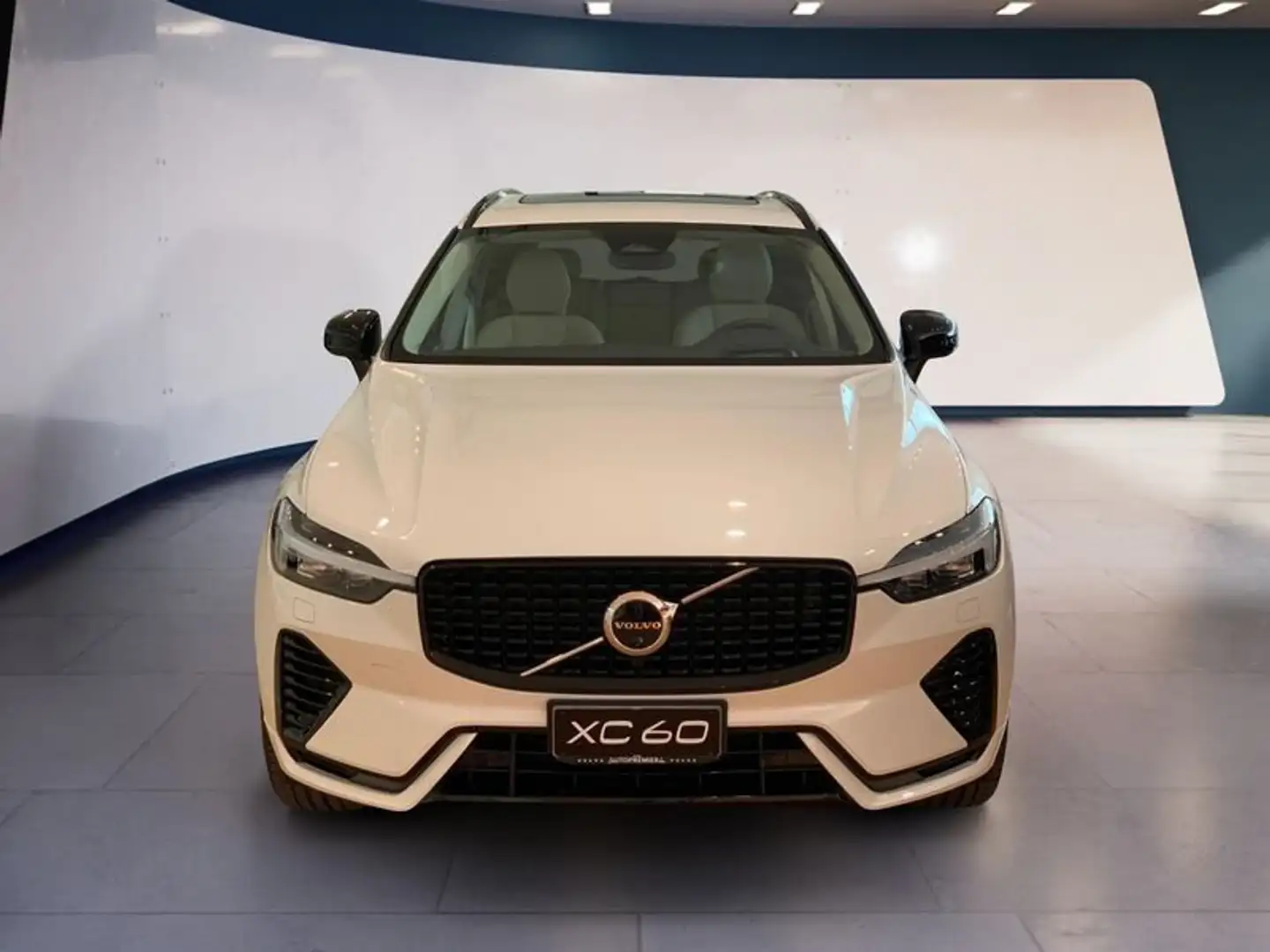 Volvo XC60 T6 Recharge AWD Plug-in Hybrid aut. Ultimate Dark White - 2